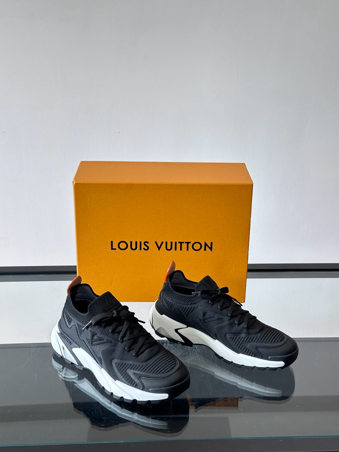 루이비통 Louis Vuitton Run Away 스니커즈