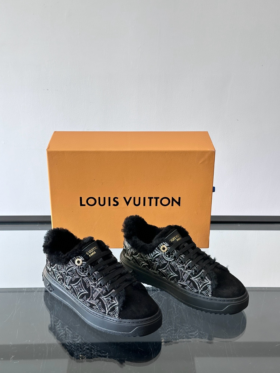 루이비통 Louis Vuitton Time Out 스니커즈