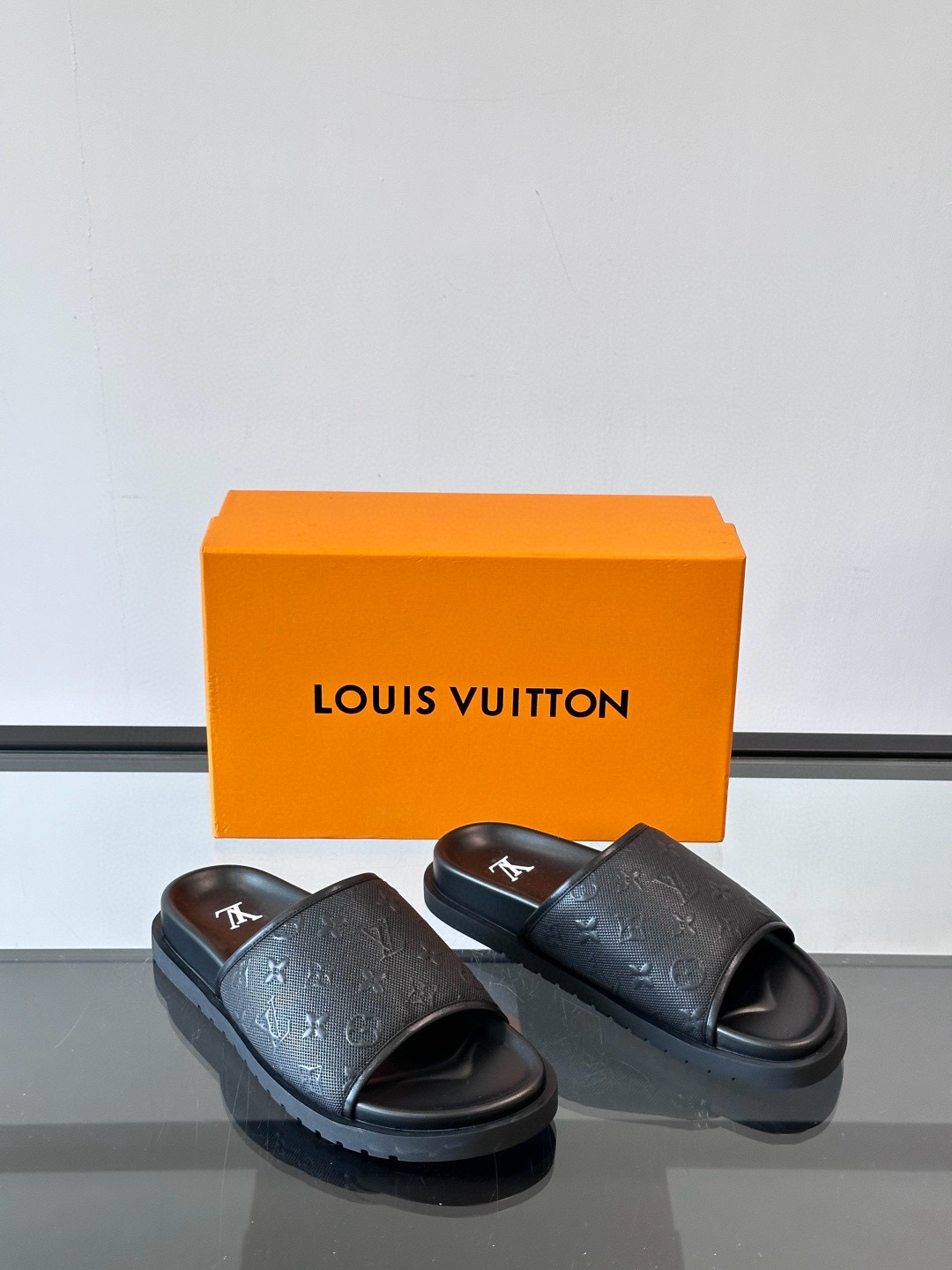 루이비통 Louis Vuitton 슬리퍼