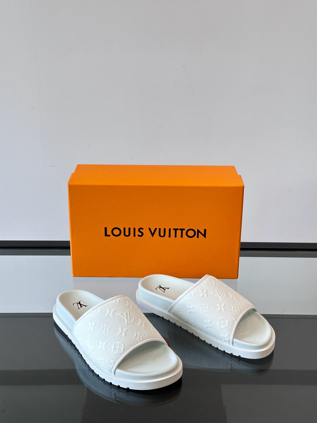 루이비통 Louis Vuitton 슬리퍼