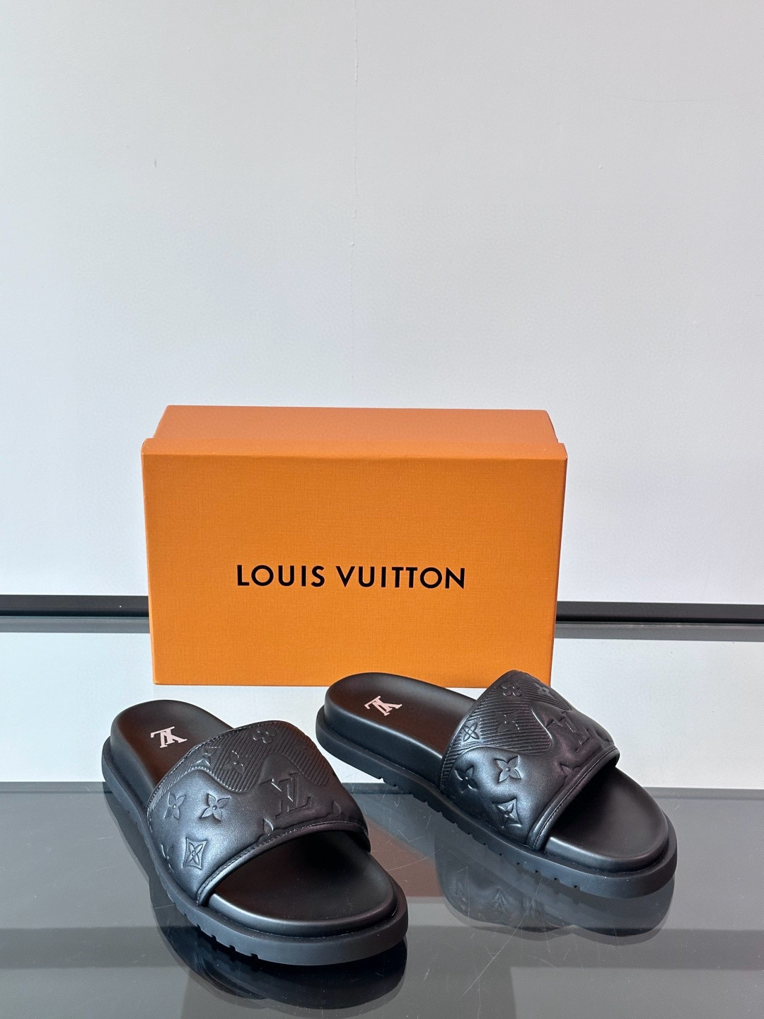 루이비통 Louis Vuitton 슬리퍼