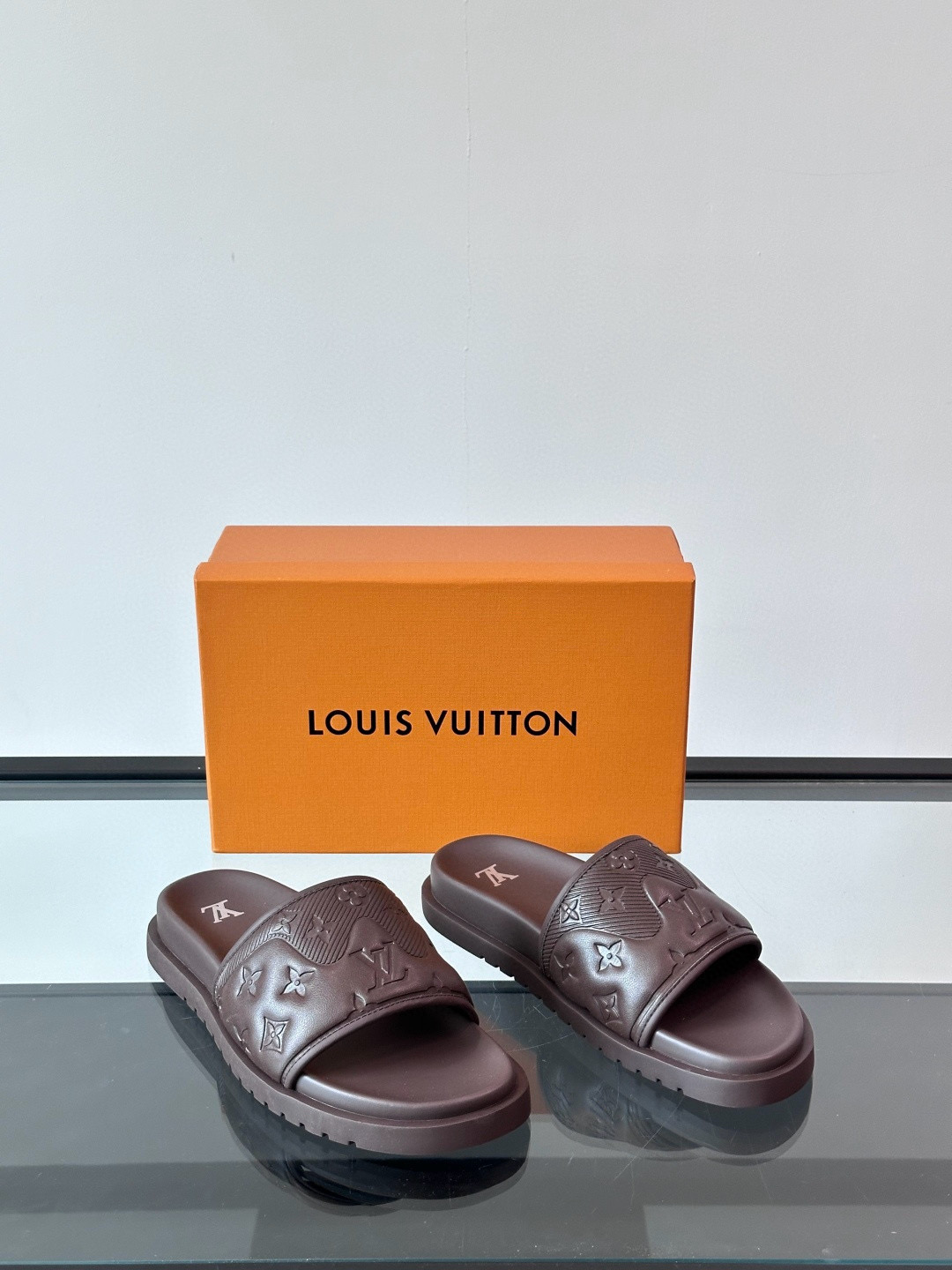 루이비통 Louis Vuitton 슬리퍼