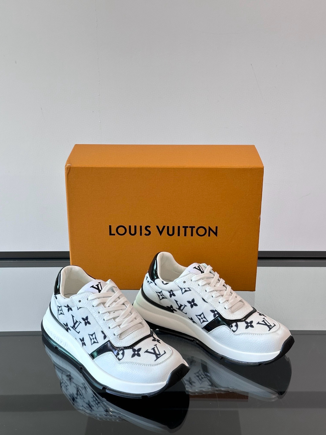 루이비통 Louis Vuitton 스니커즈