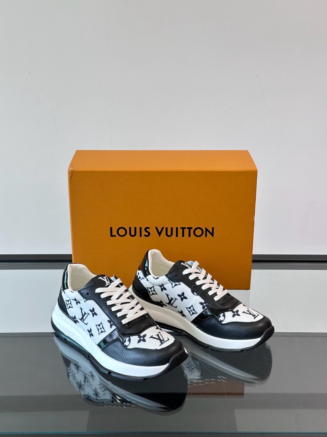 루이비통 Louis Vuitton 스니커즈