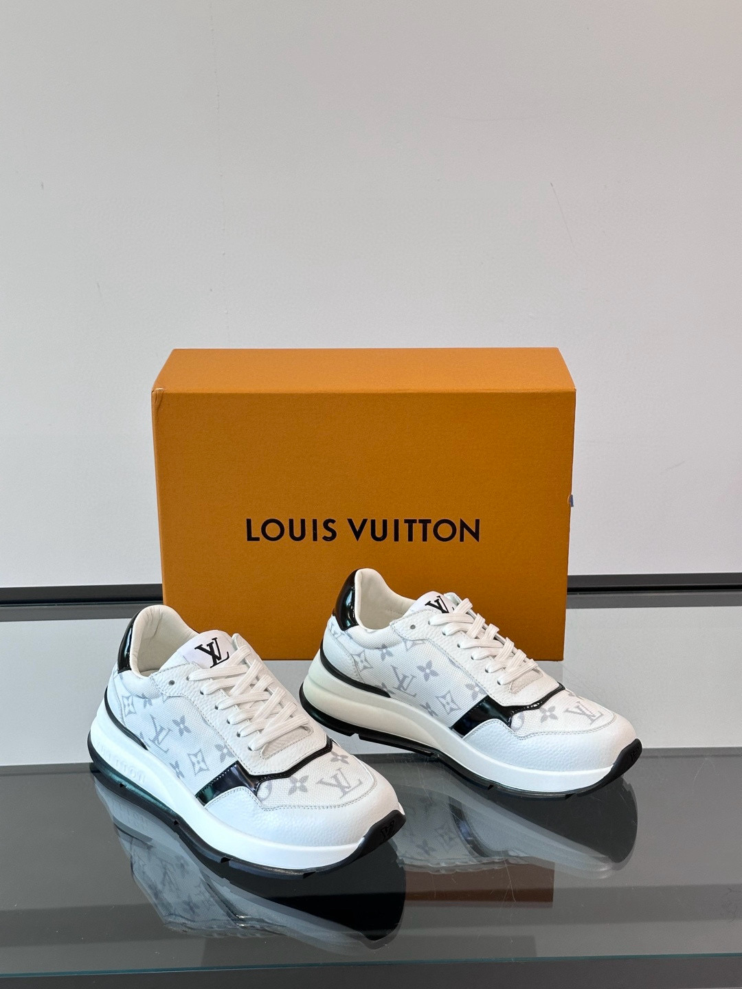 루이비통 Louis Vuitton 스니커즈