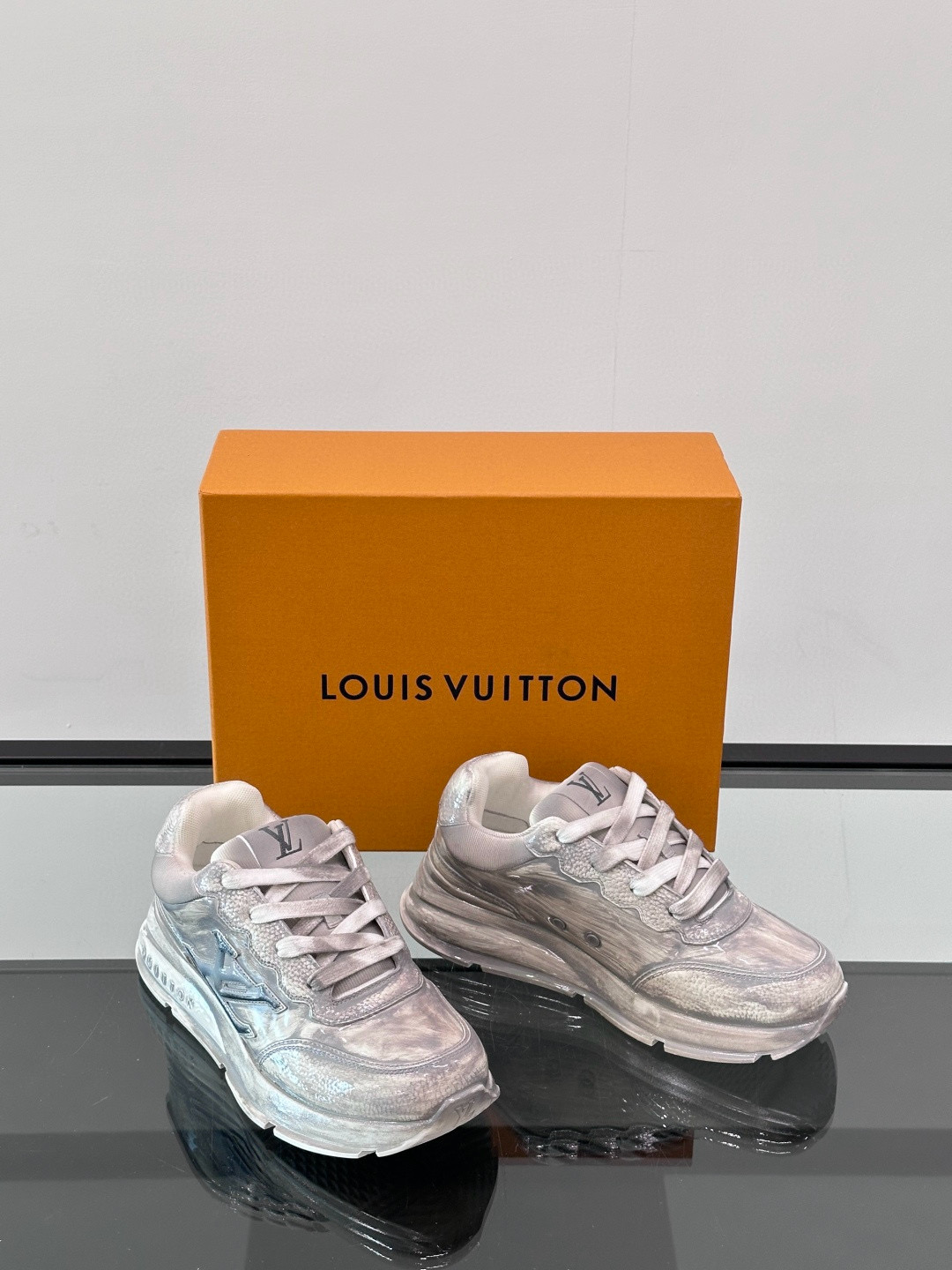 루이비통 Louis Vuitton 스니커즈