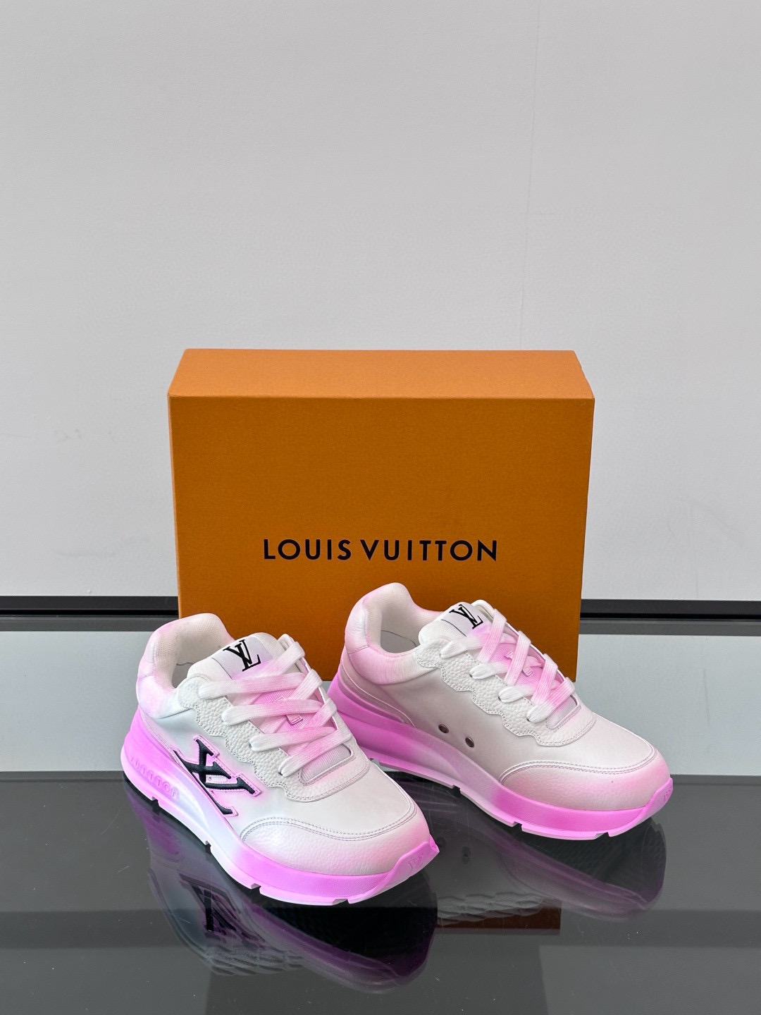 루이비통 Louis Vuitton Classic 스니커즈