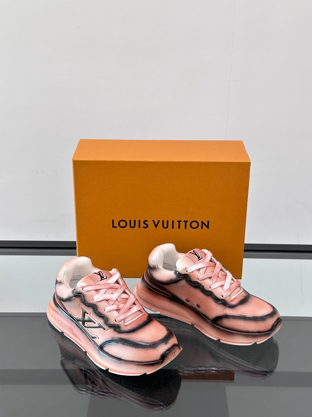 루이비통 Louis Vuitton 스니커즈