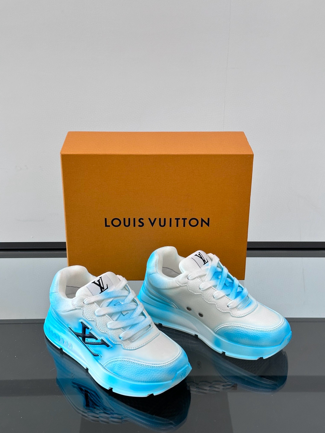 루이비통 Louis Vuitton 스니커즈