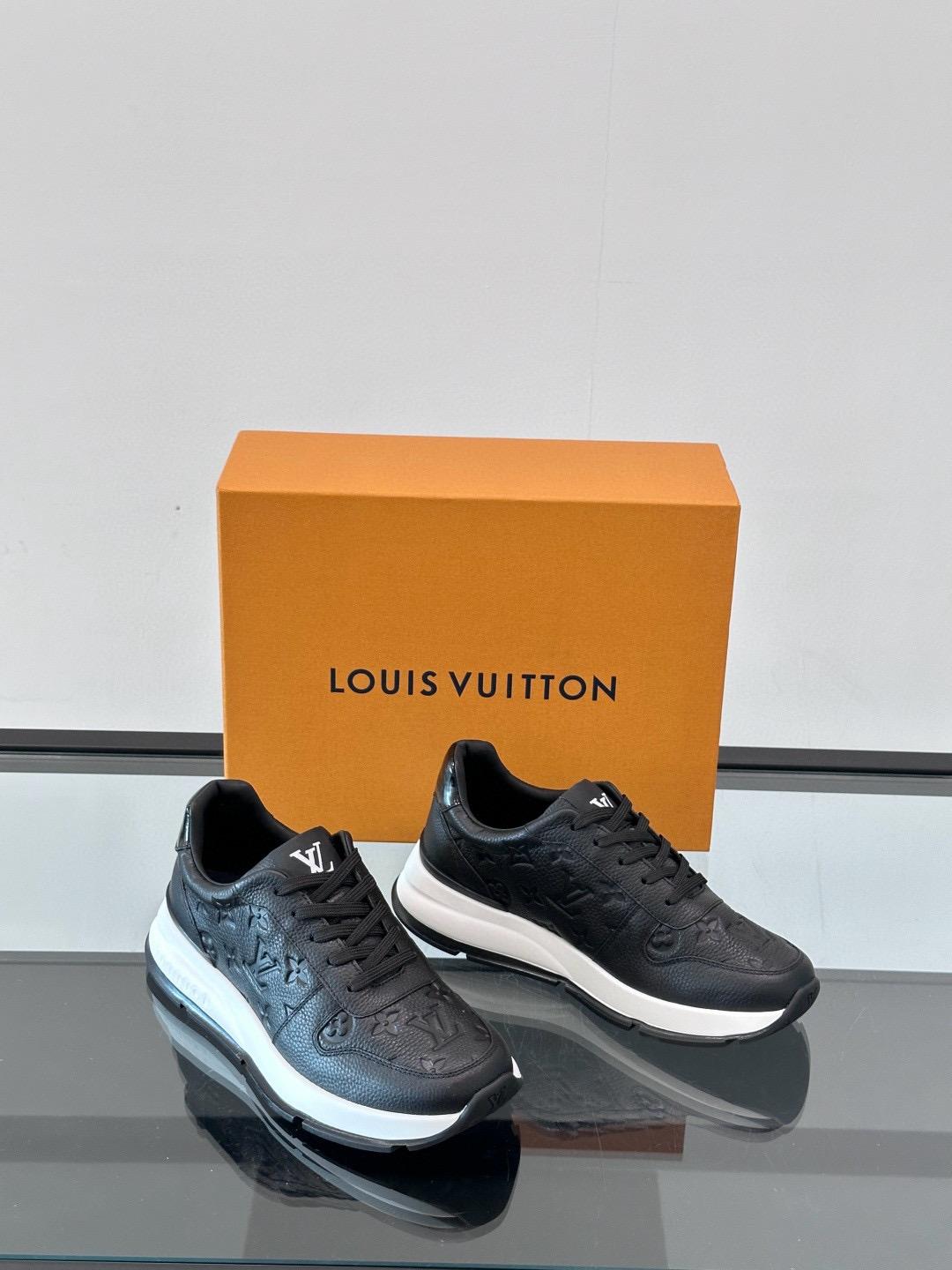 루이비통 Louis Vuitton 스니커즈