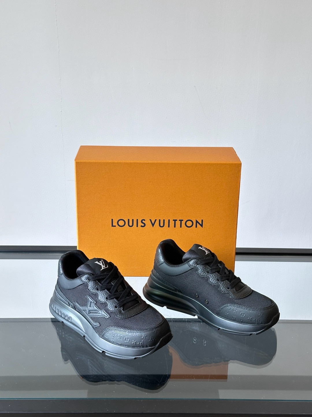 루이비통 Louis Vuitton 스니커즈 Black