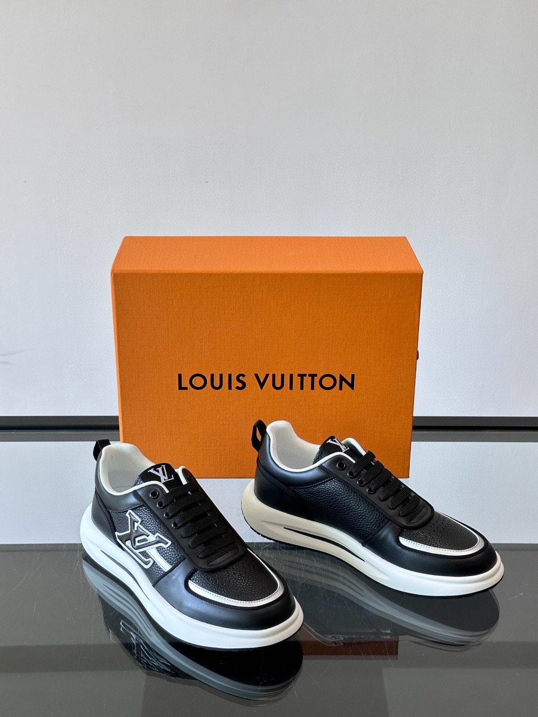 루이비통 Louis Vuitton 스니커즈