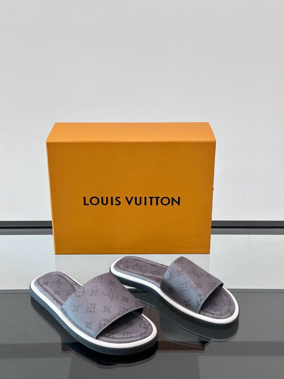 루이비통 Louis Vuitton 슬리퍼