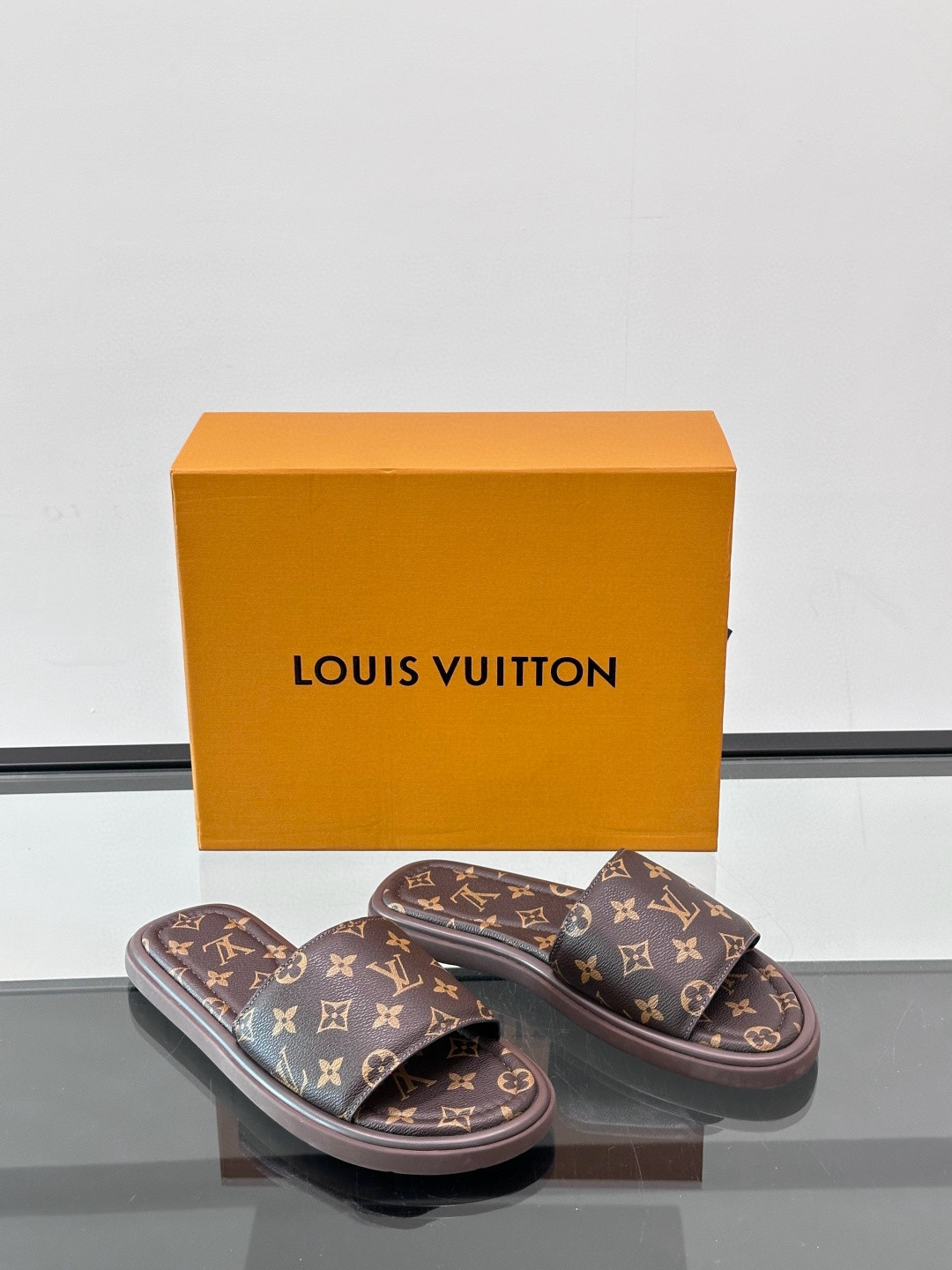 루이비통 Louis Vuitton 슬리퍼