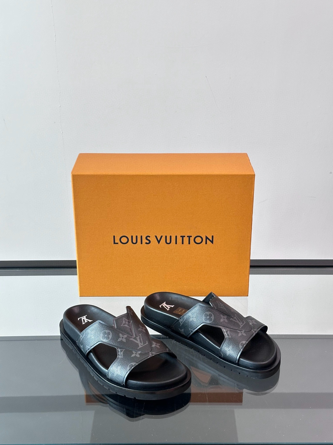 루이비통 Louis Vuitton 슬리퍼