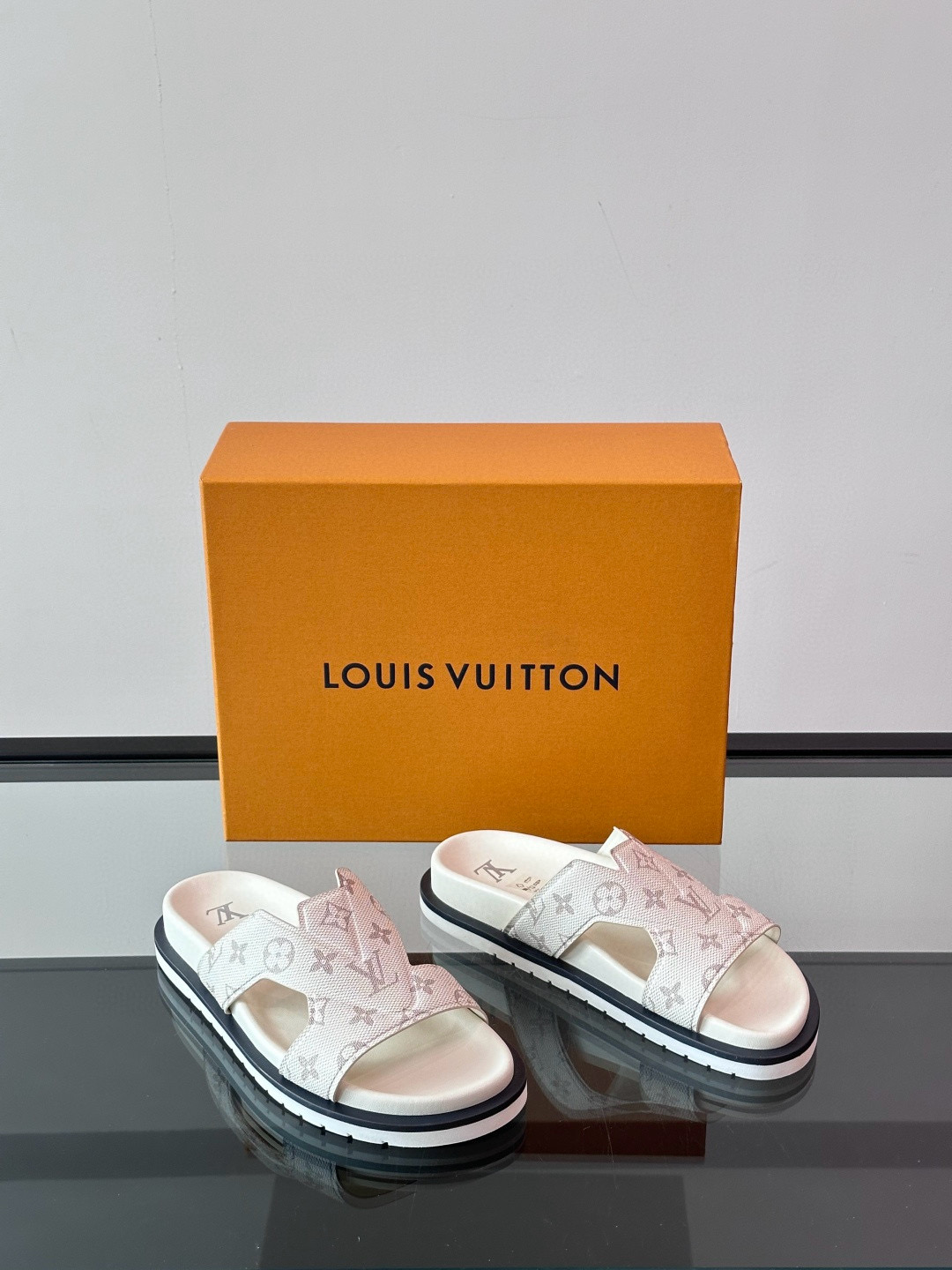 루이비통 Louis Vuitton 슬리퍼