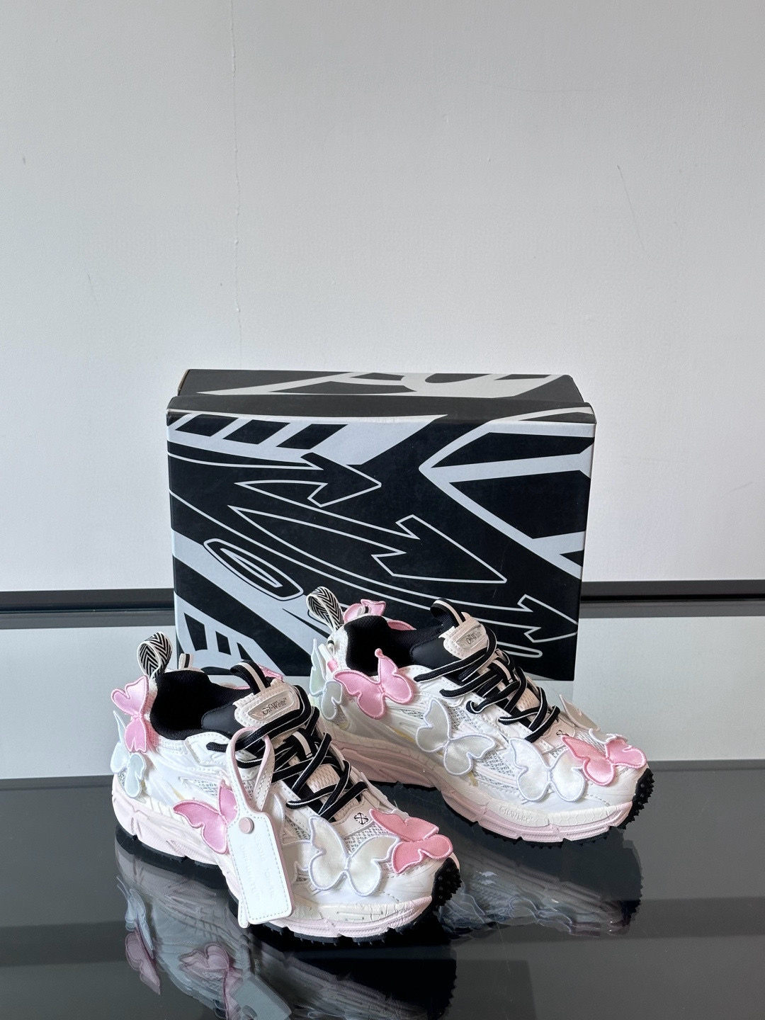 오프화이트 (Off-White) 스니커즈