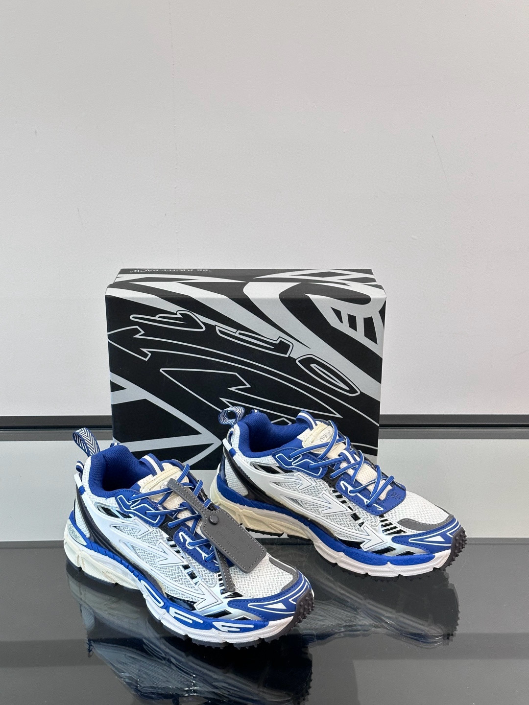 오프화이트 (Off-White) 스니커즈