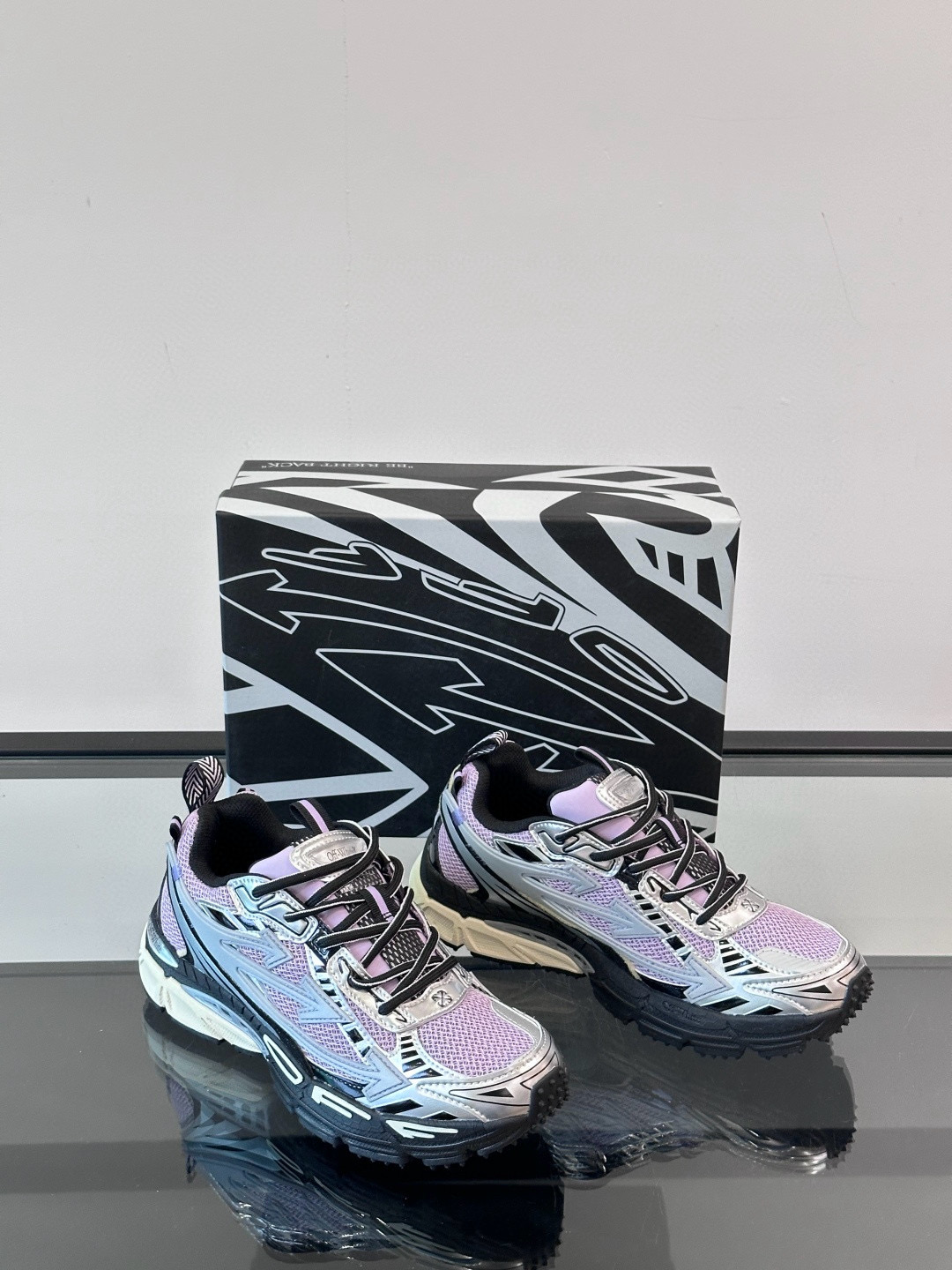 오프화이트 (Off-White) 스니커즈