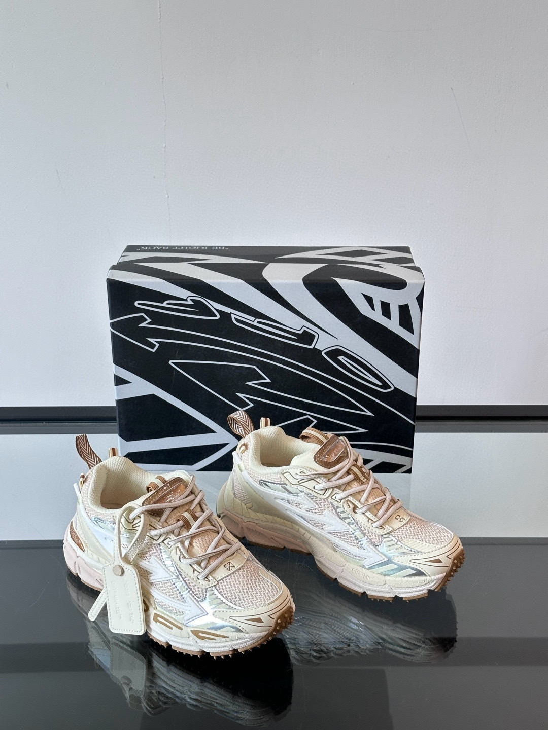 오프화이트 (Off-White) 스니커즈