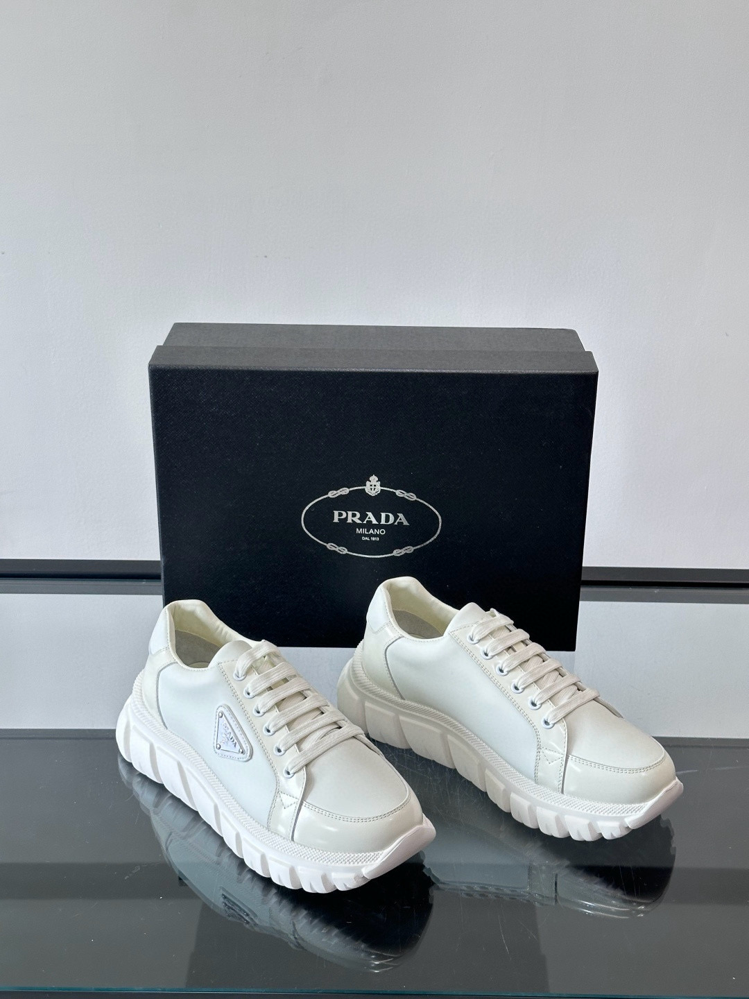 프라다 Prada Downtown Bold 스니커즈