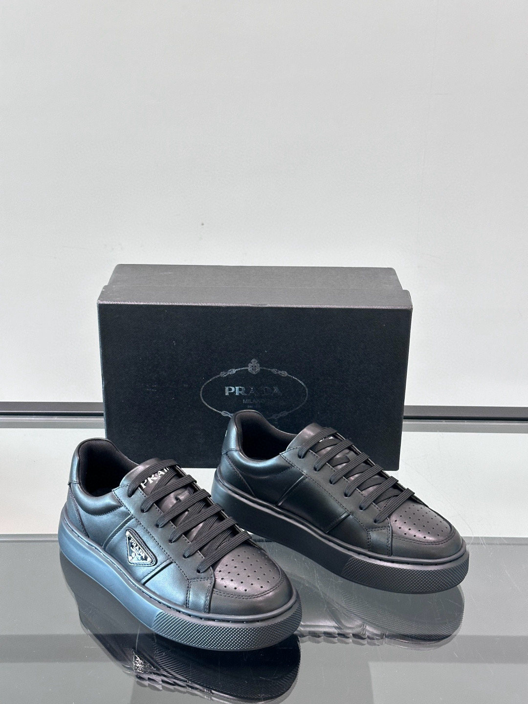 프라다 Prada 스니커즈 Black