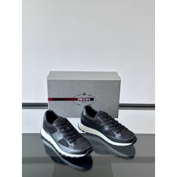 프라다 Prada 스니커즈 Black