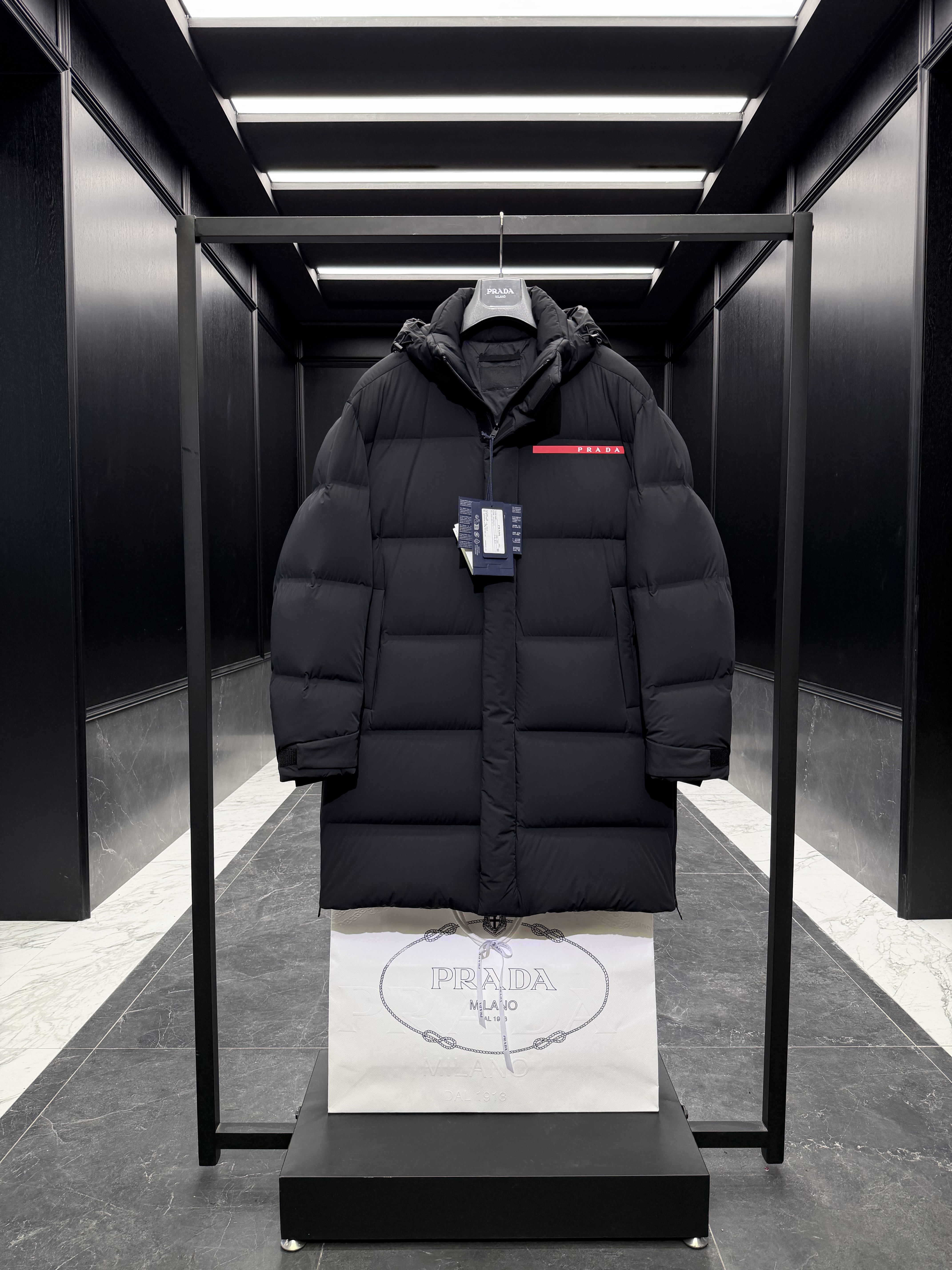 프라다 Prada 롱 다운재킷 3211。