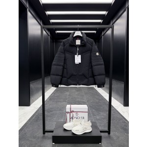몽클레어 Moncler Matt Black 3144 다운재킷.