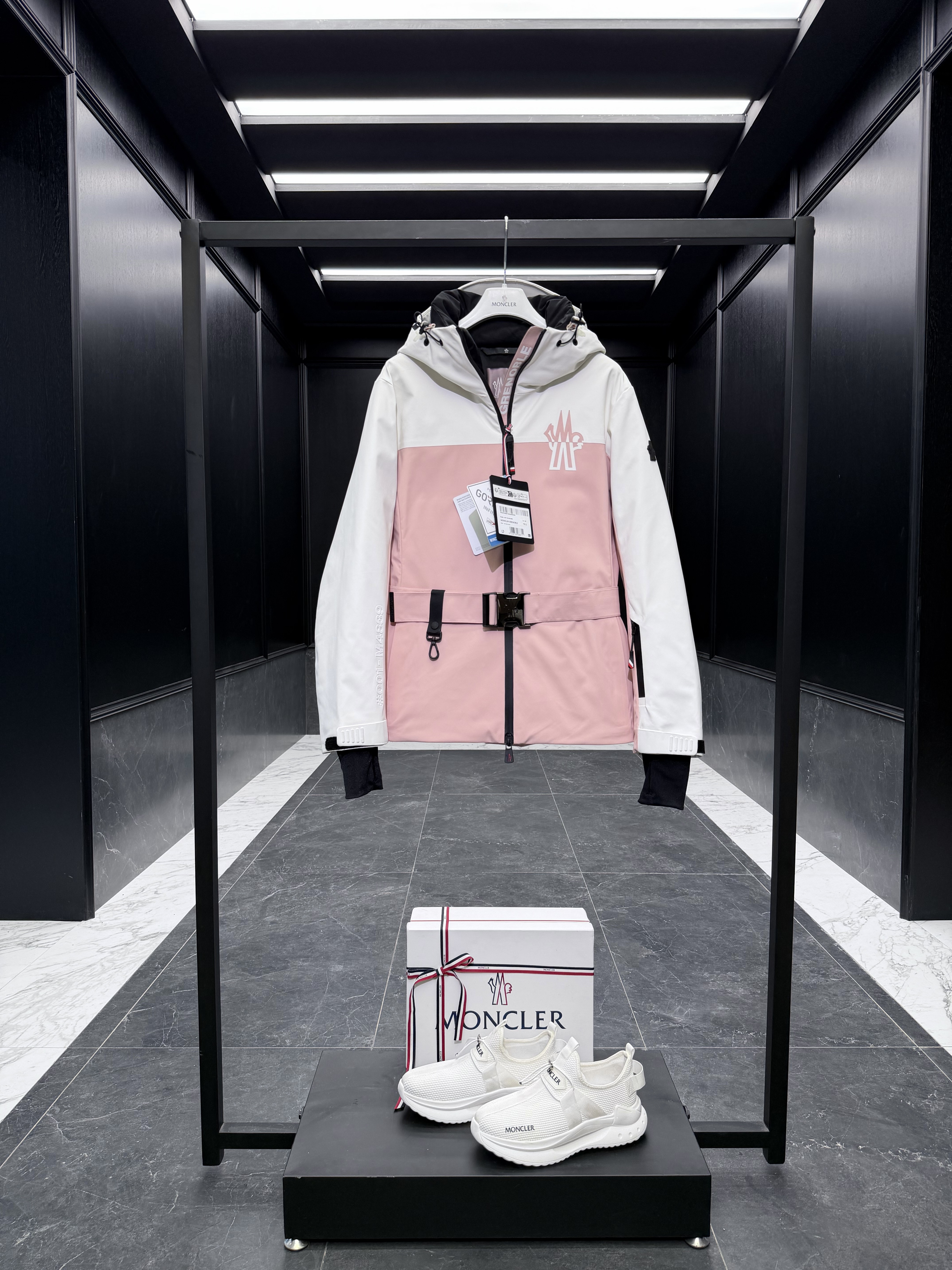 몽클레어 Moncler Grenoble 3233 스키다운。