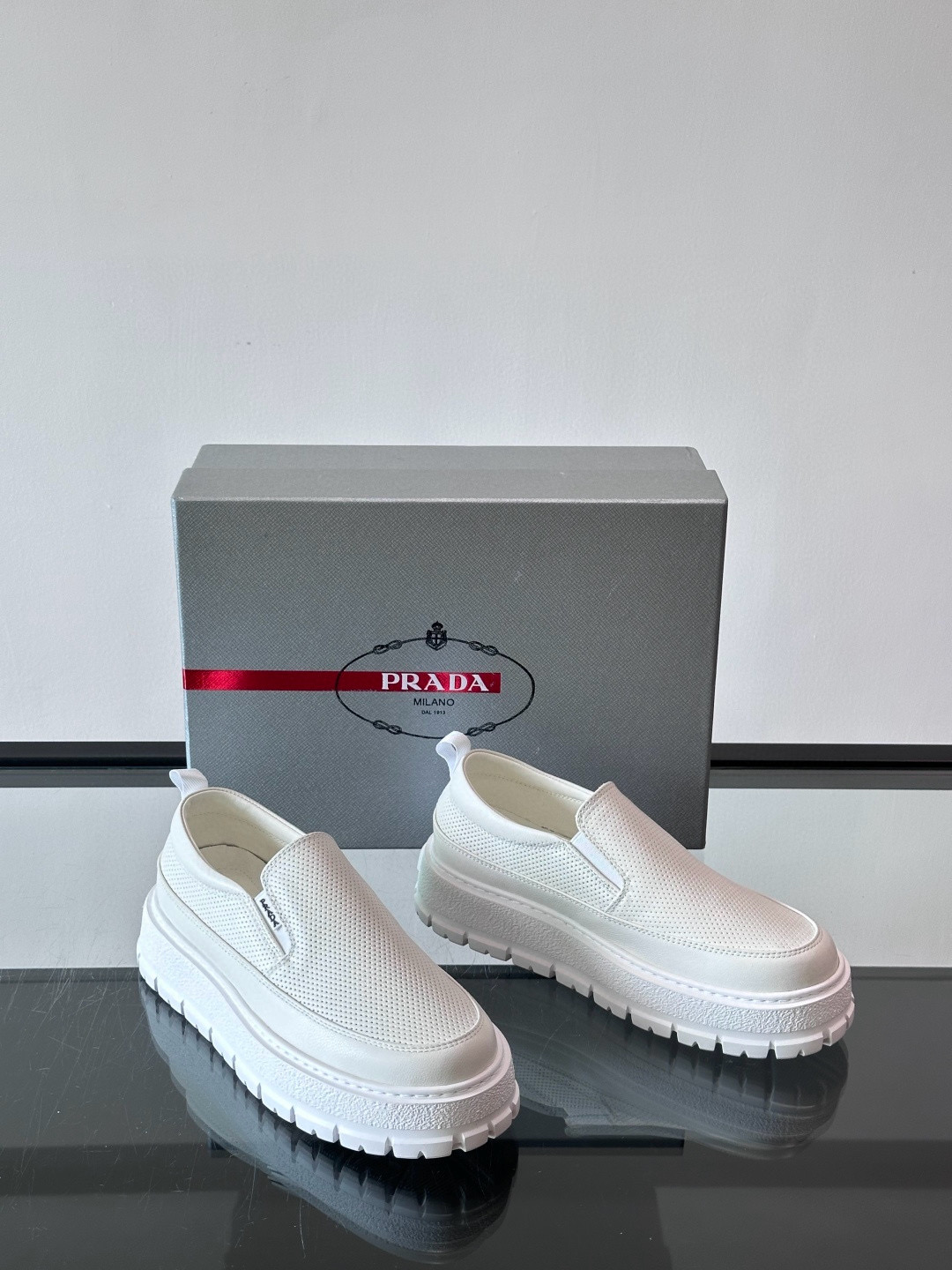 프라다 Prada 스니커즈