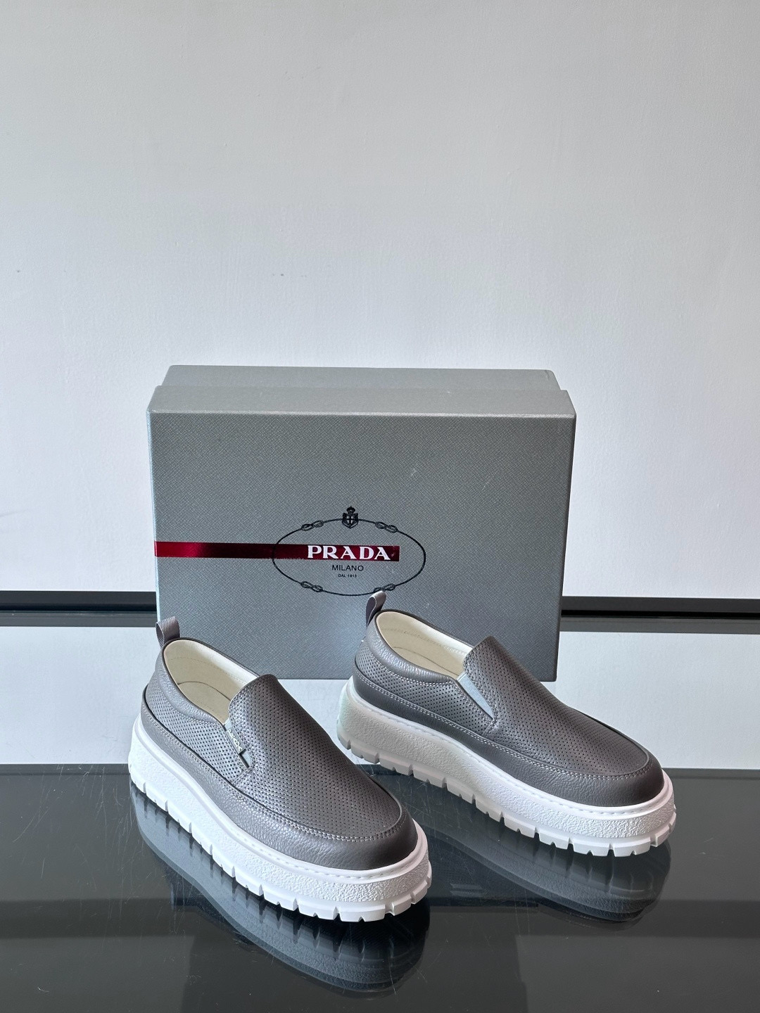 프라다 Prada 스니커즈