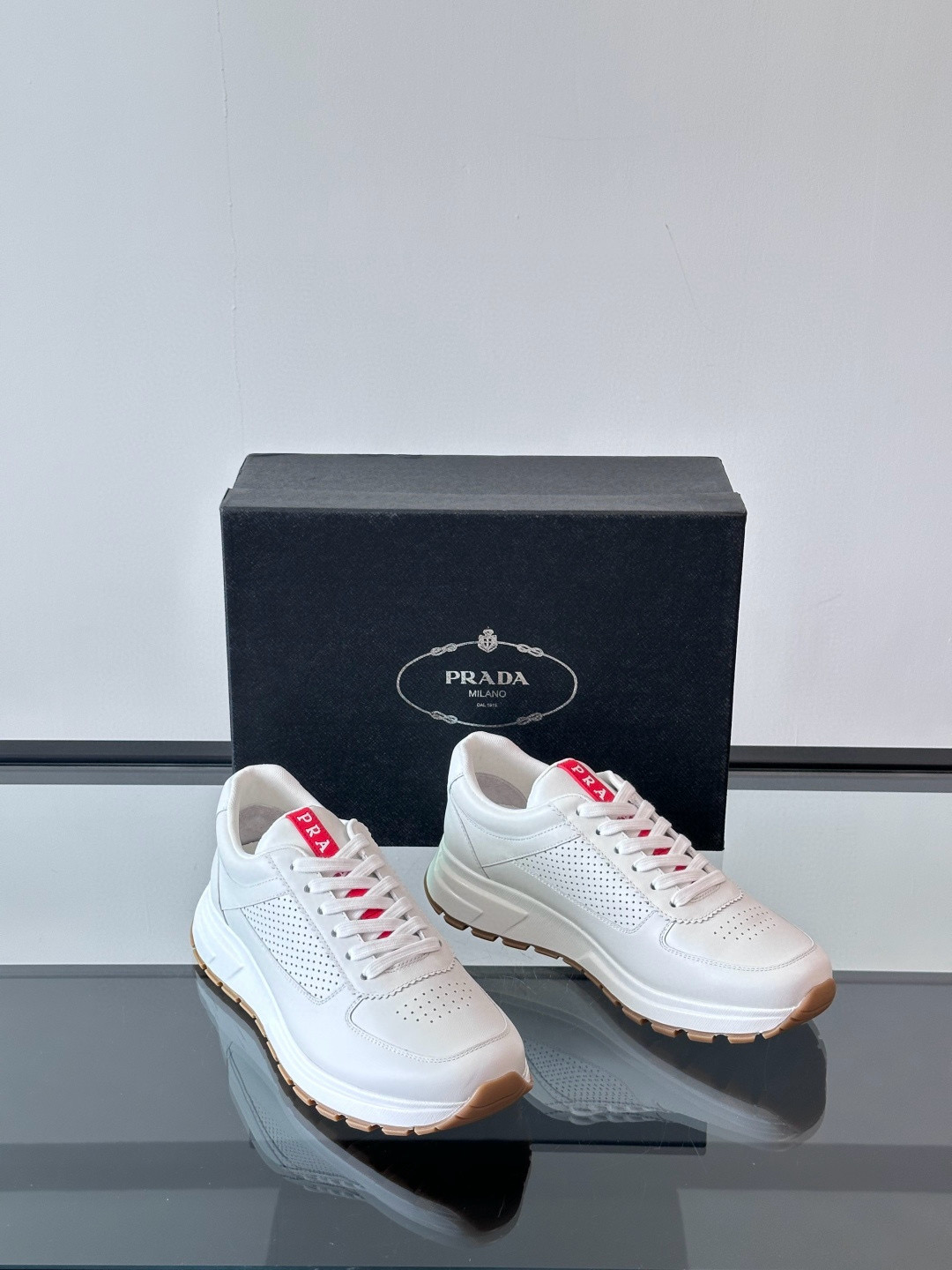 프라다 Prada 스니커즈 White