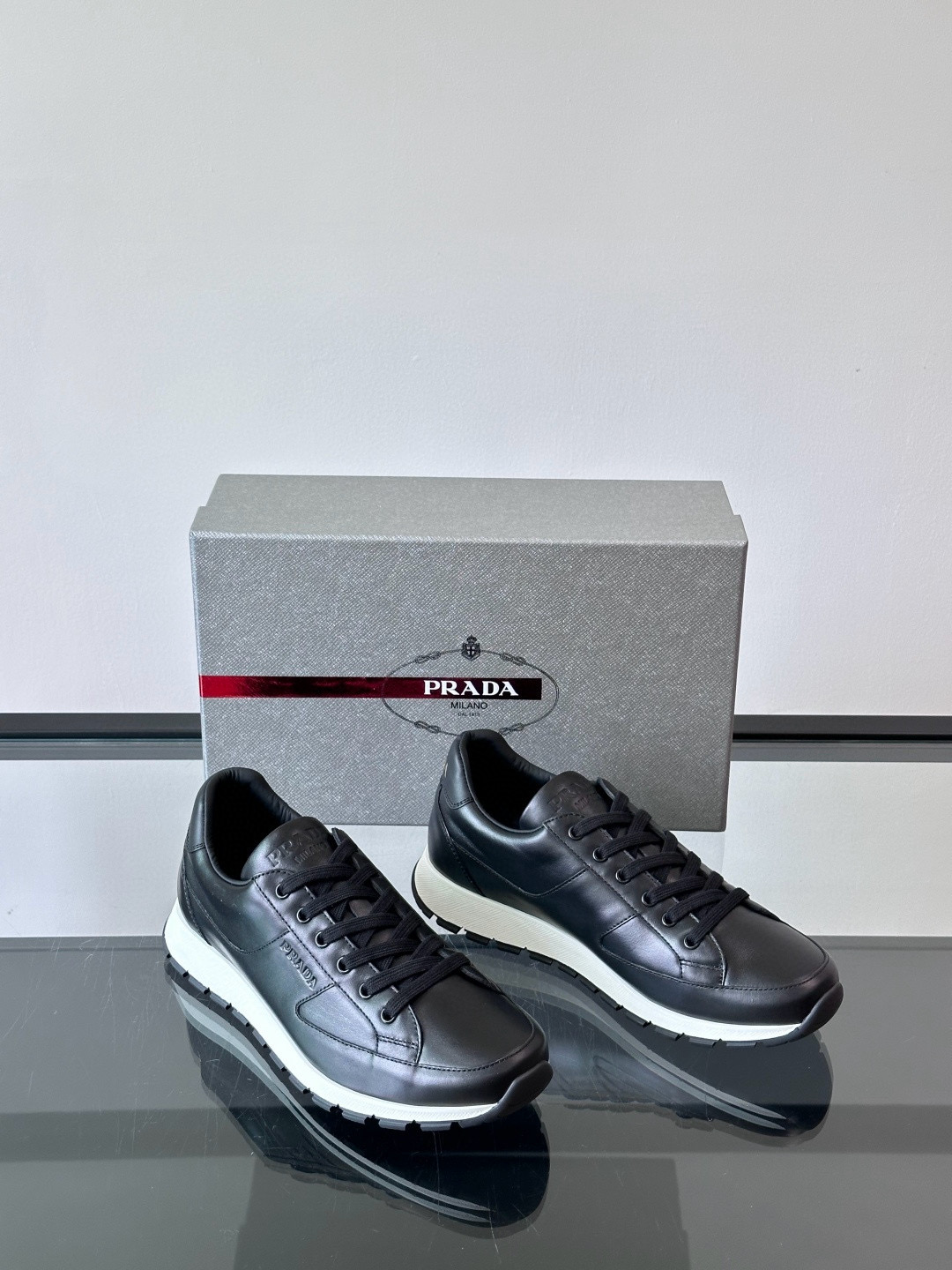 프라다 Prada 스니커즈 Black