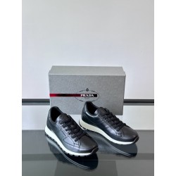 프라다 Prada 스니커즈 Black