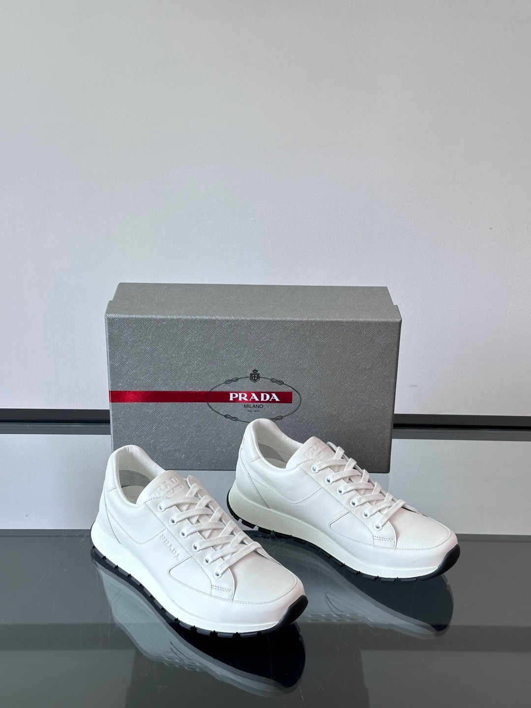 프라다 Prada 스니커즈 White