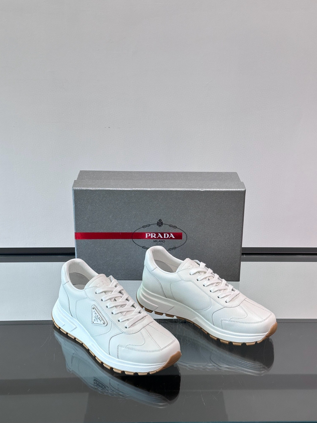 프라다 Prada Prax 스니커즈 White