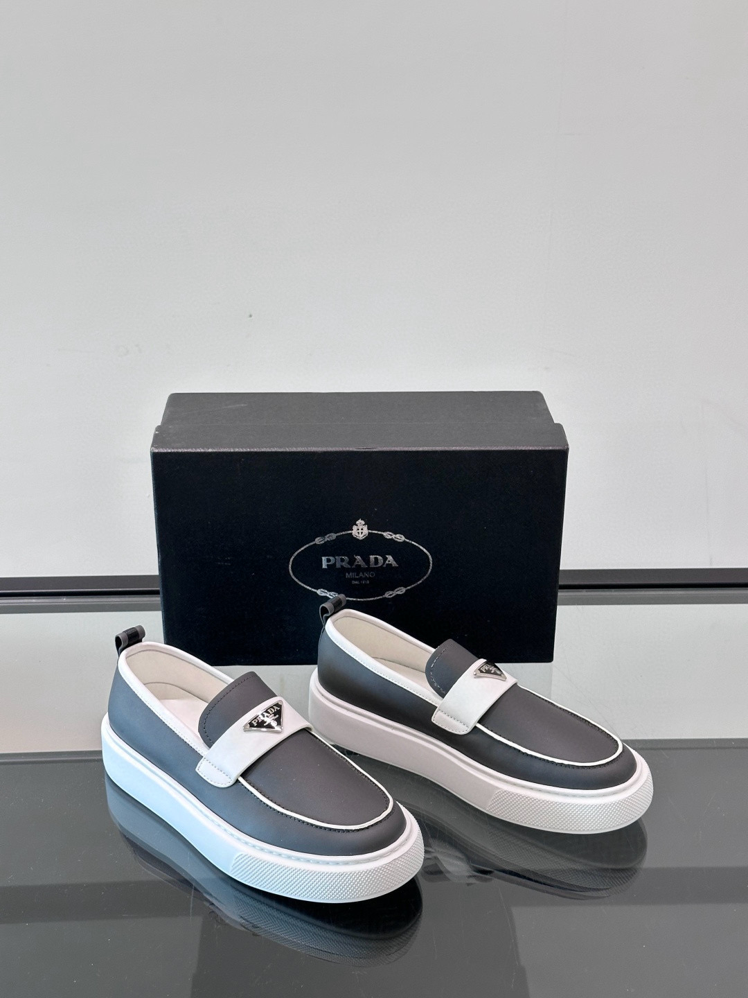 프라다 Prada 로퍼 슈즈