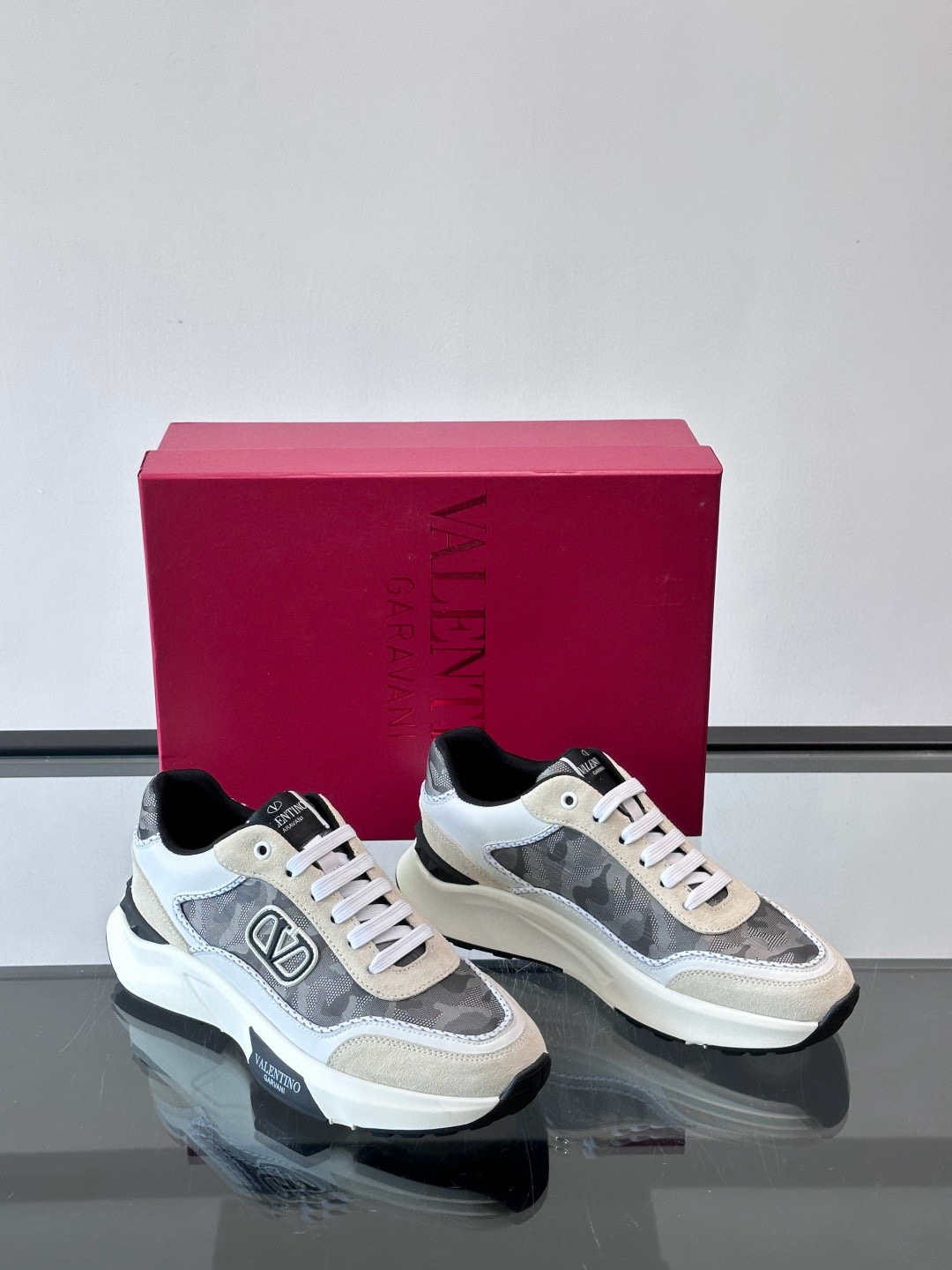 발렌티노 Valentino 스니커즈