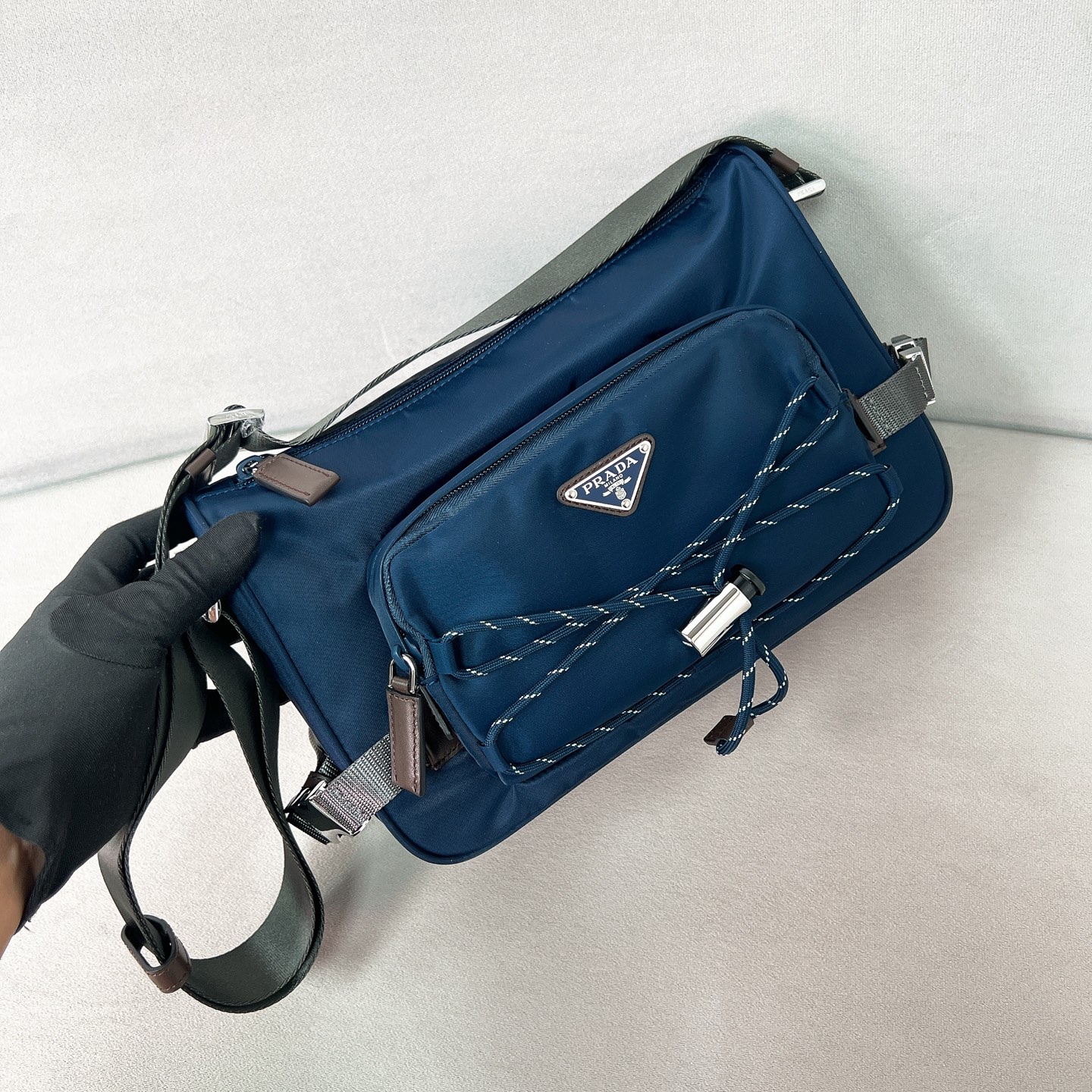 프라다 Prada 2VH192 스피드록 리나일론 및 가죽 숄더백 28cm