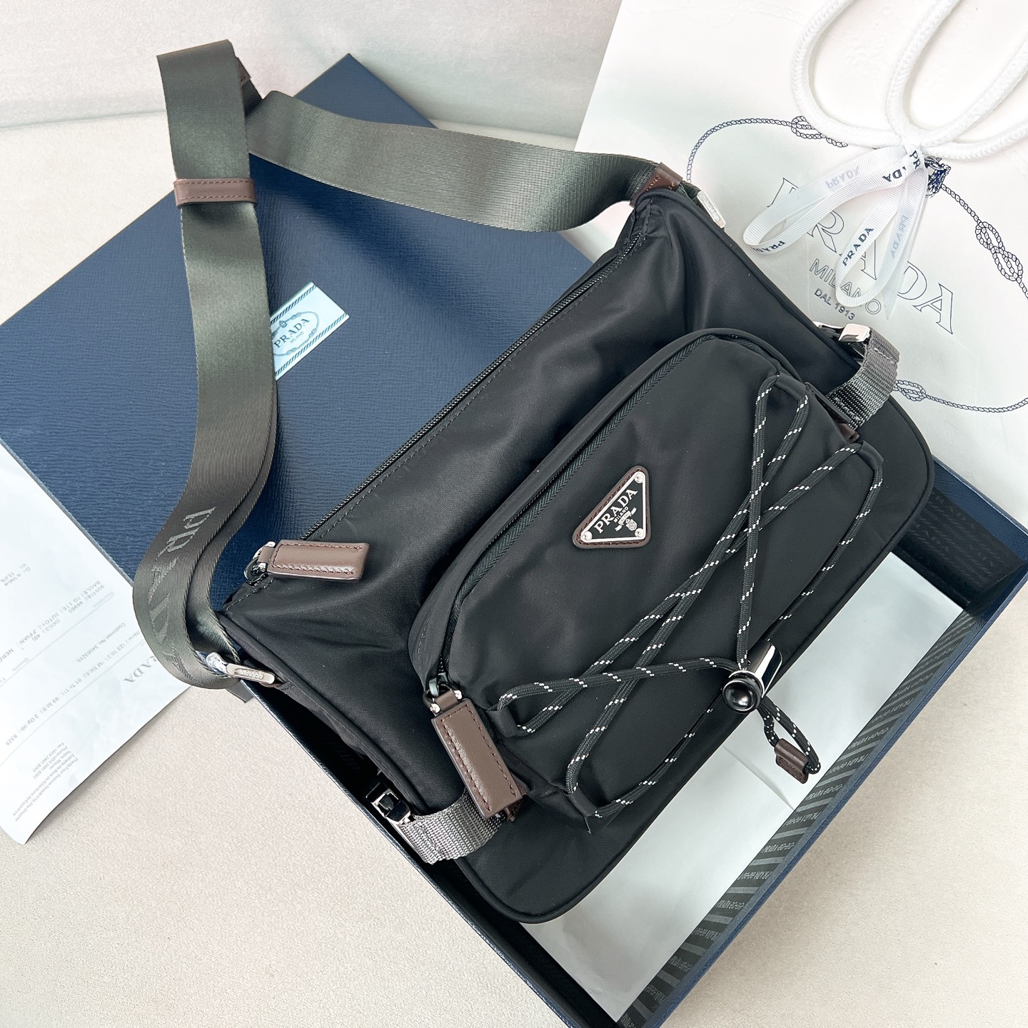 프라다 Prada 2VH192 스피드록 리나일론 및 가죽 숄더백 28cm