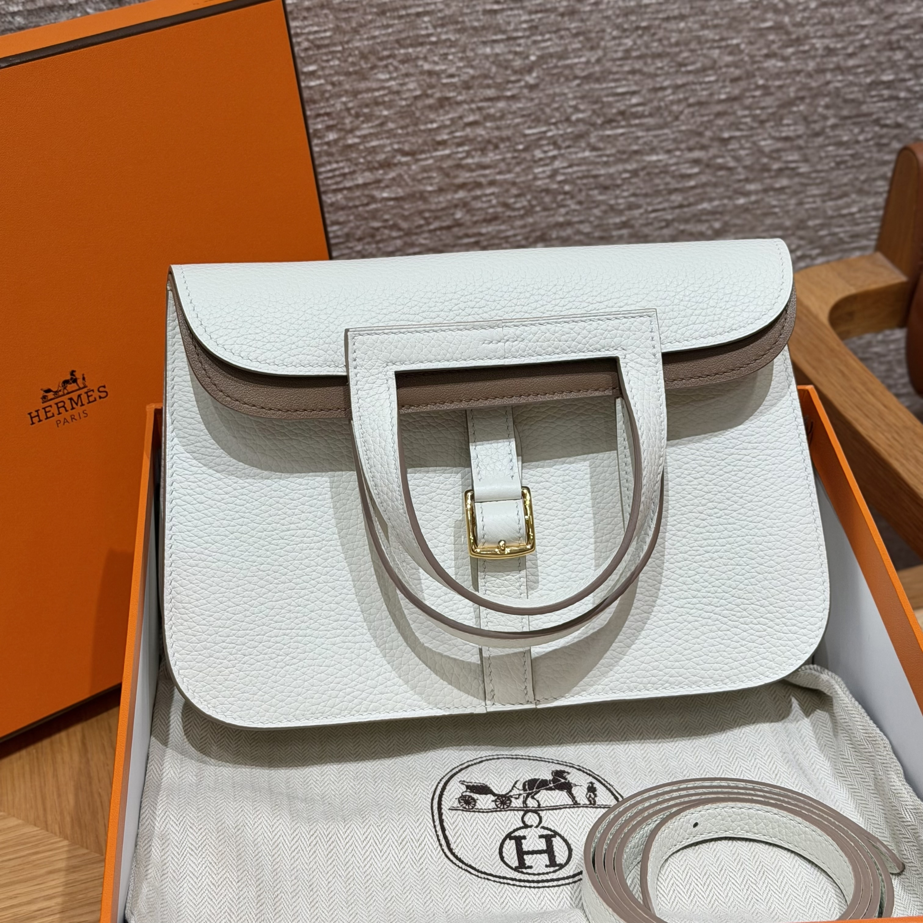 에르메스 Hermes Halzan 25cm clemence 0T Mushroom and D0 Beige de Weimar/silver