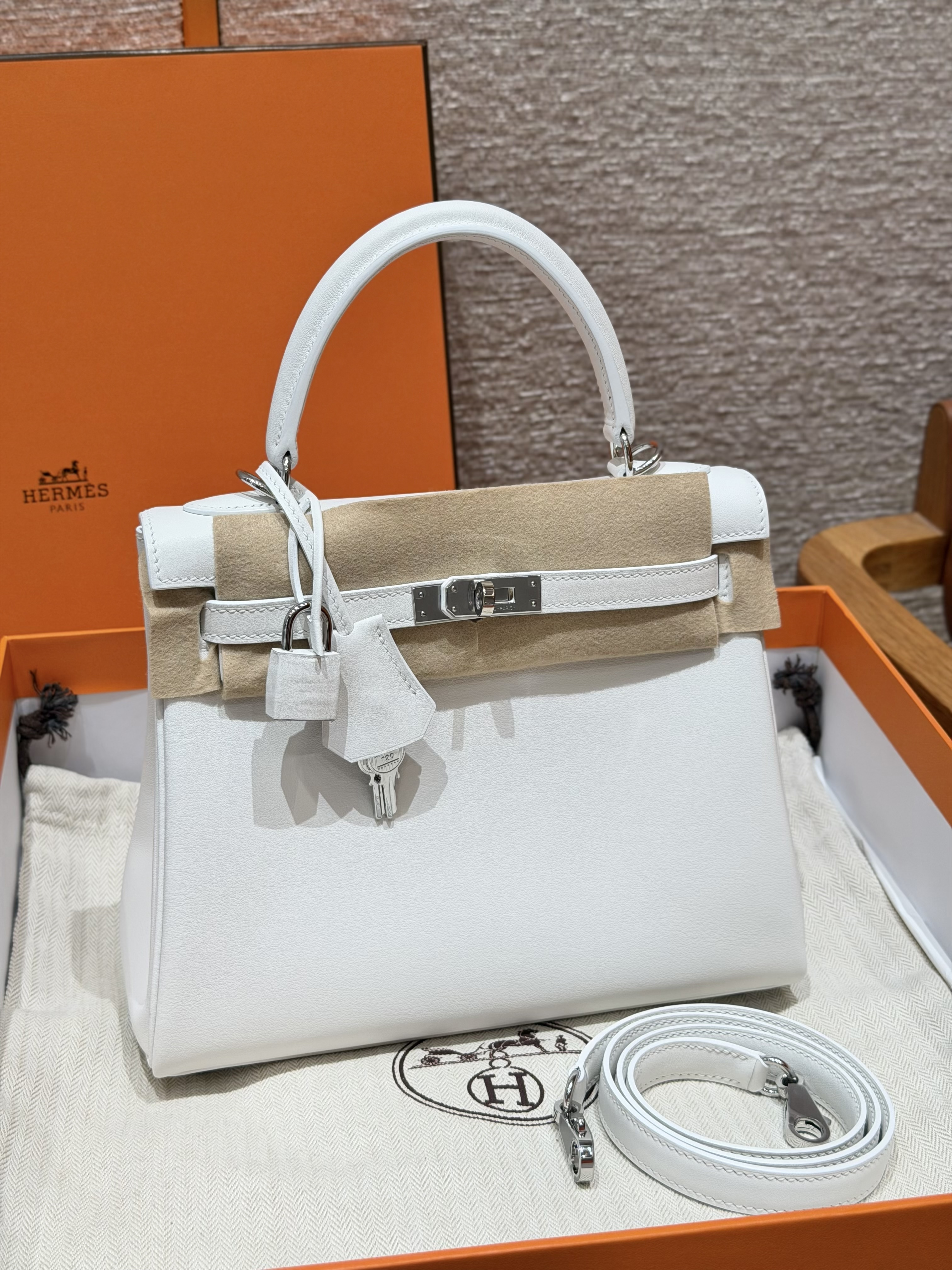 에르메스 Hermes Kelly 25cm Swift 0U New White/silver