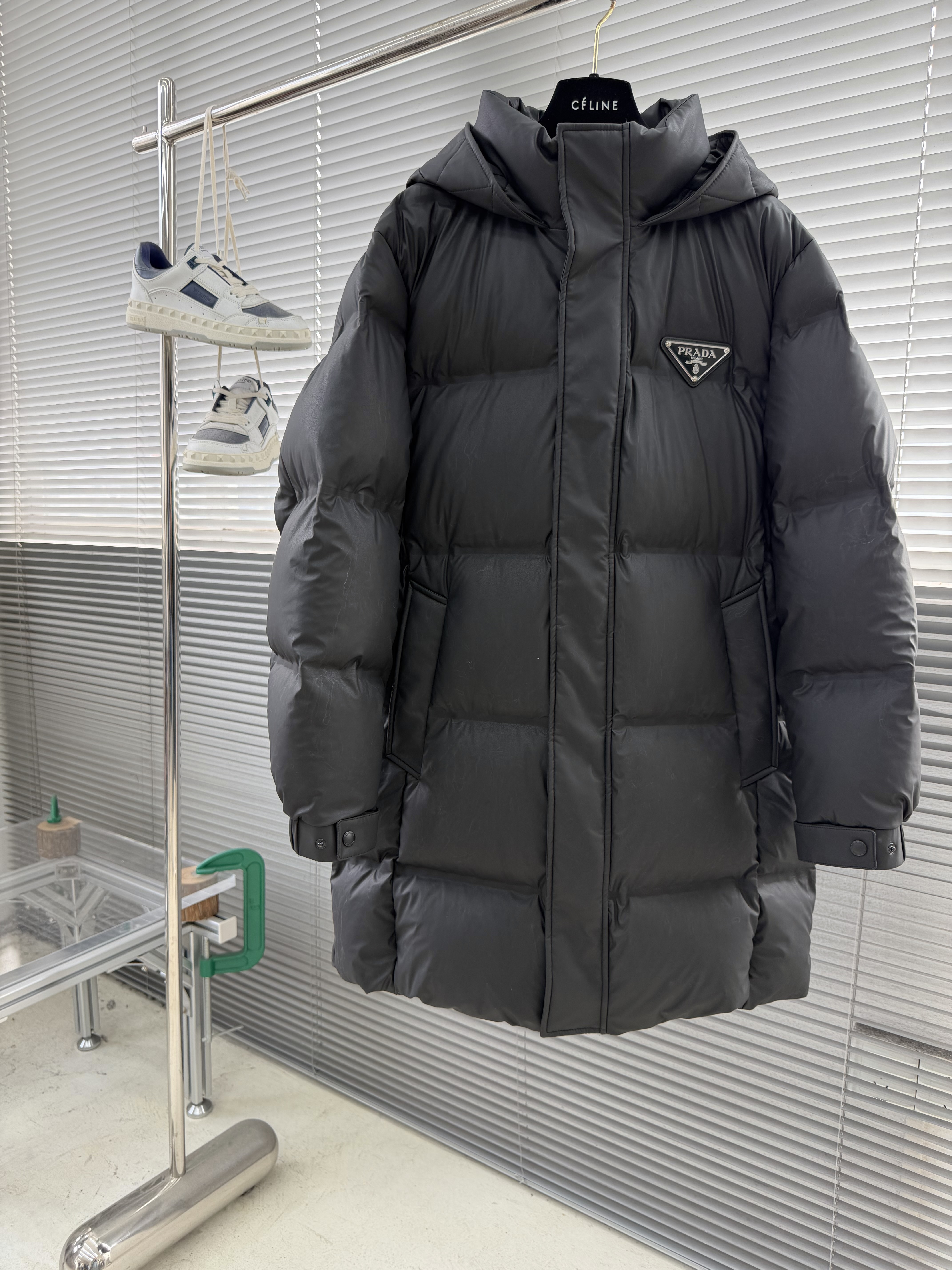 프라다 Prada 롱 다운재킷。