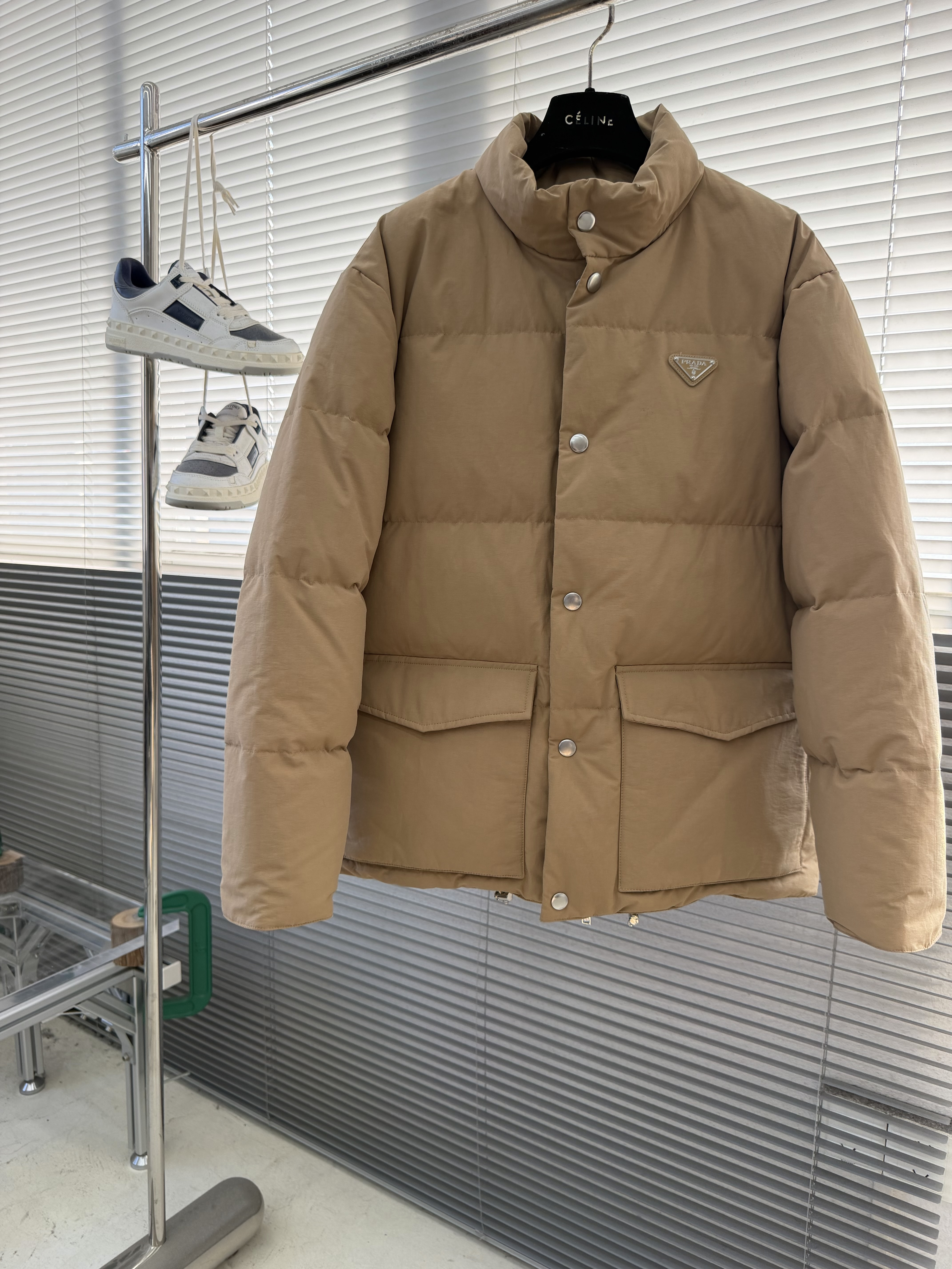 프라다 Prada 다운재킷。