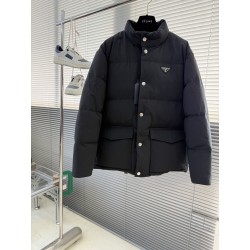 프라다 Prada 다운재킷.