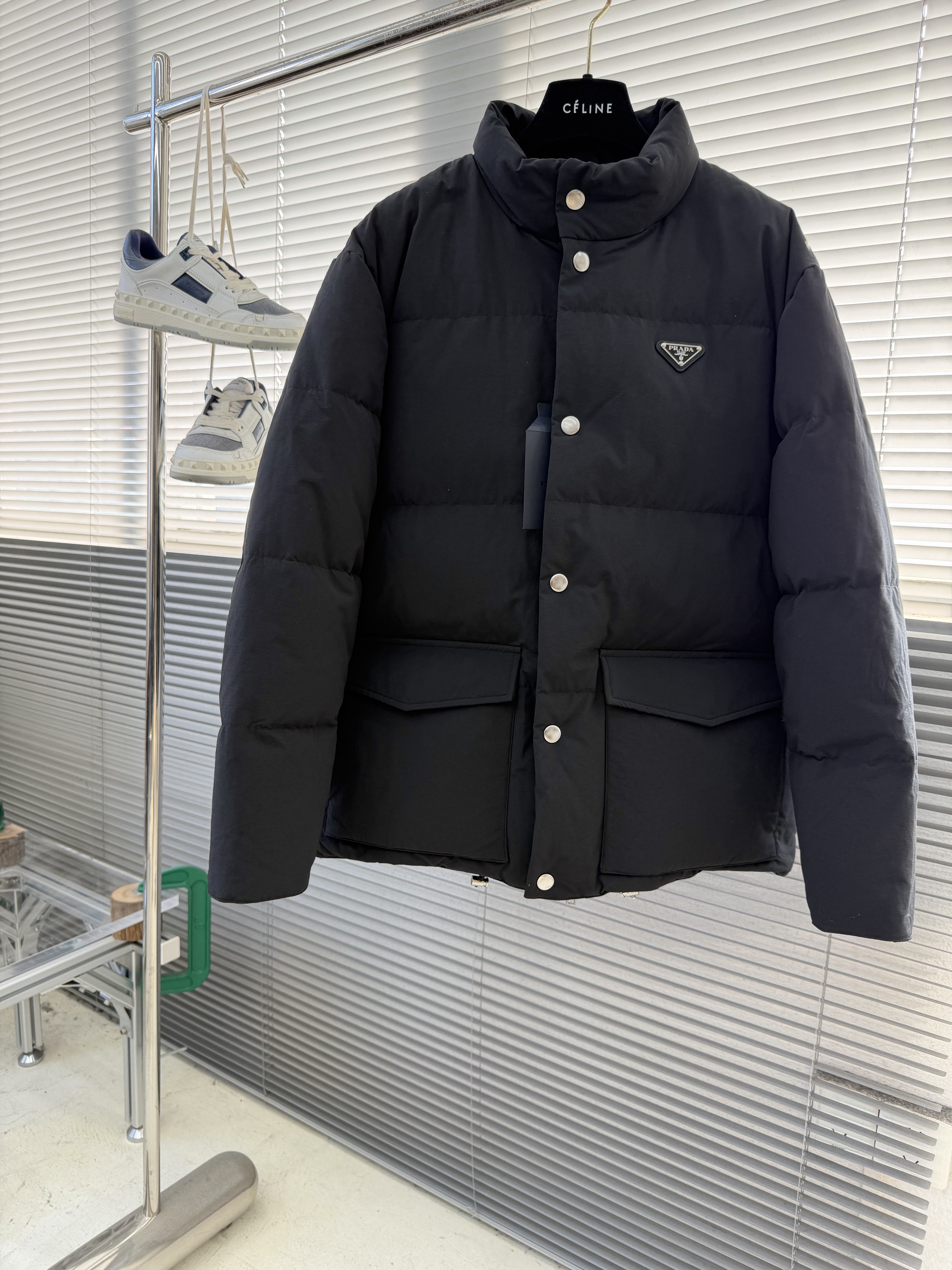 프라다 Prada 다운재킷.