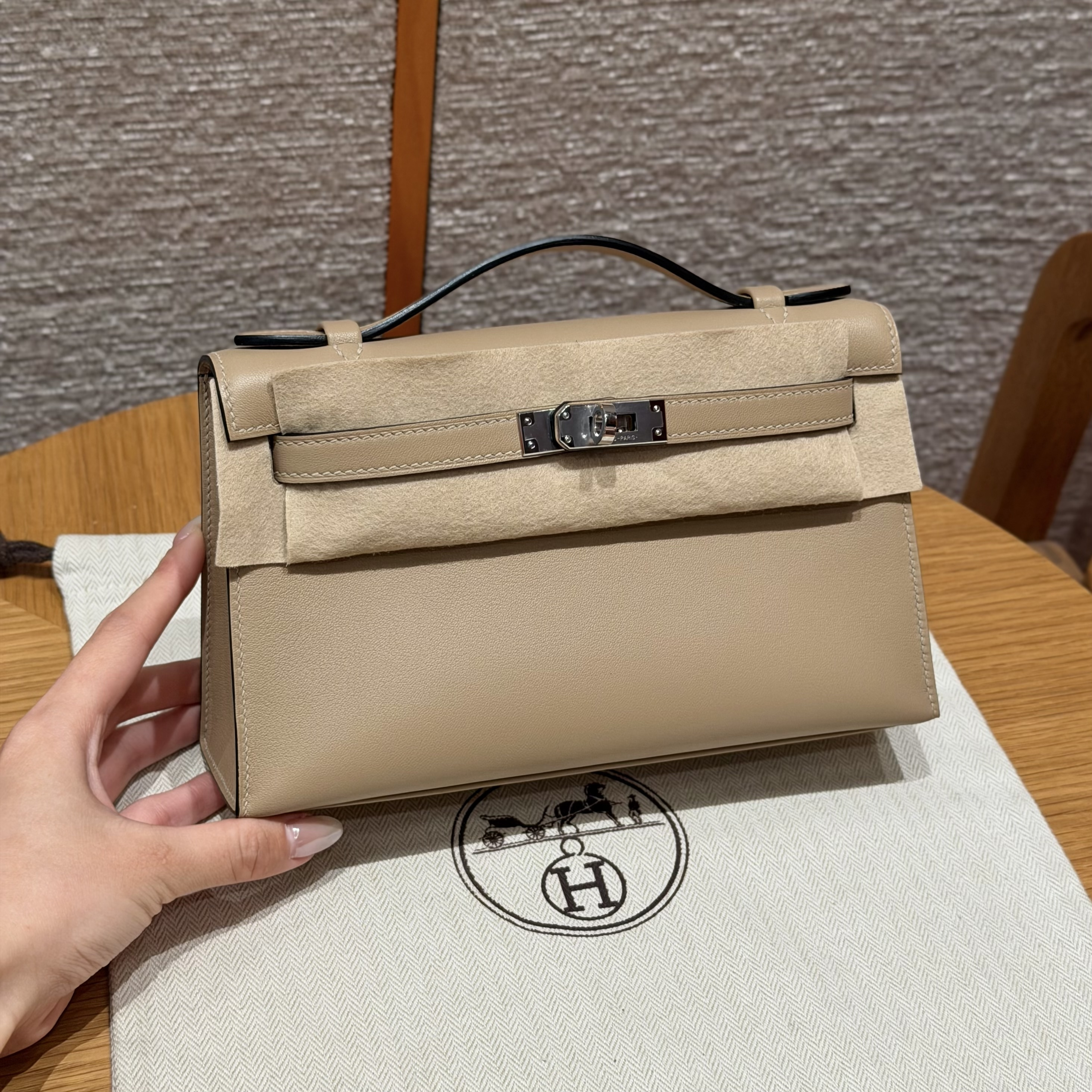 에르메스 Hermes Kelly Pochette 22cm Swift S2 Trench/silver