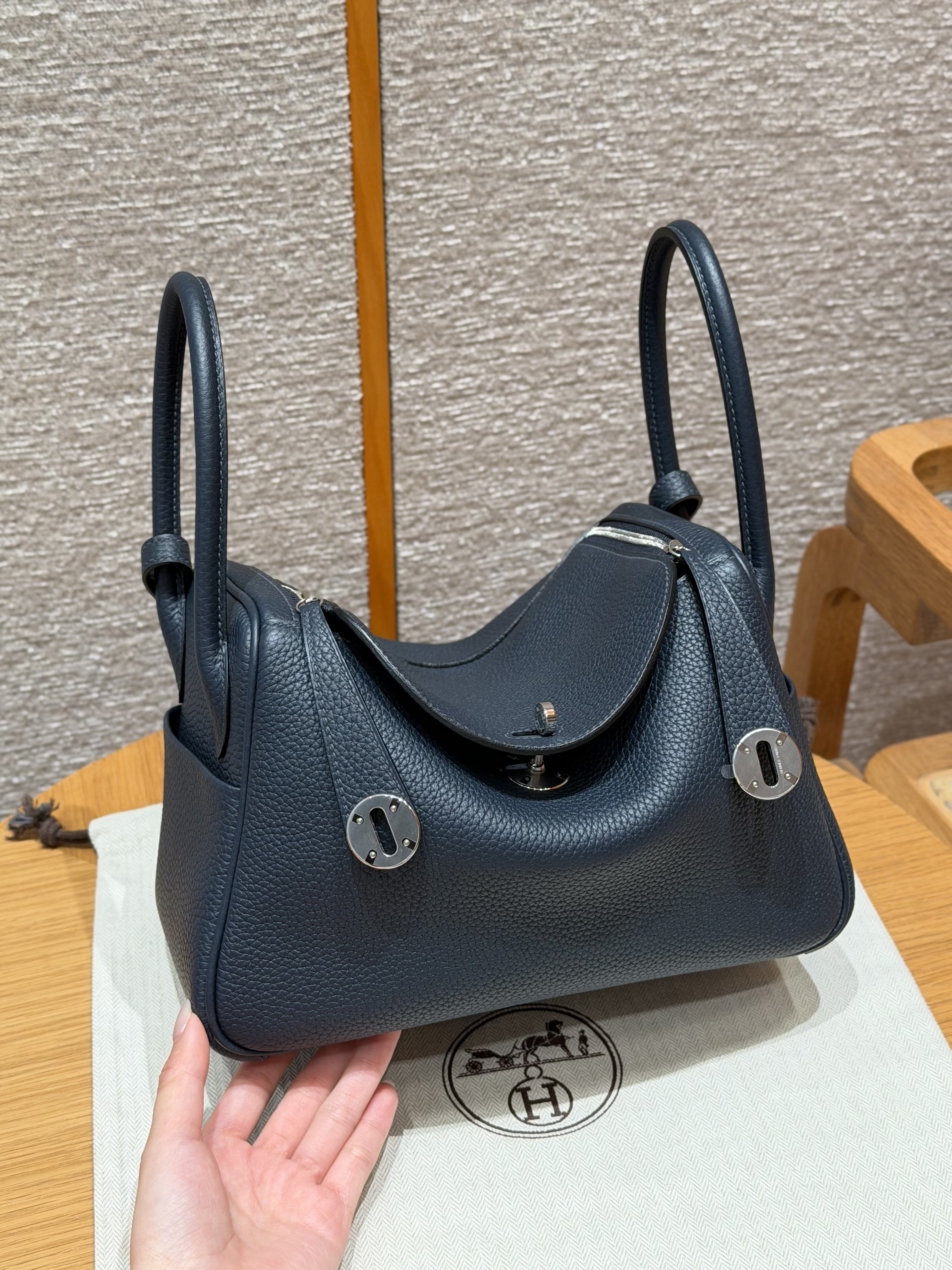 에르메스 Hermes Lindy 26cm Clemence 2Z Blue nuit/silver