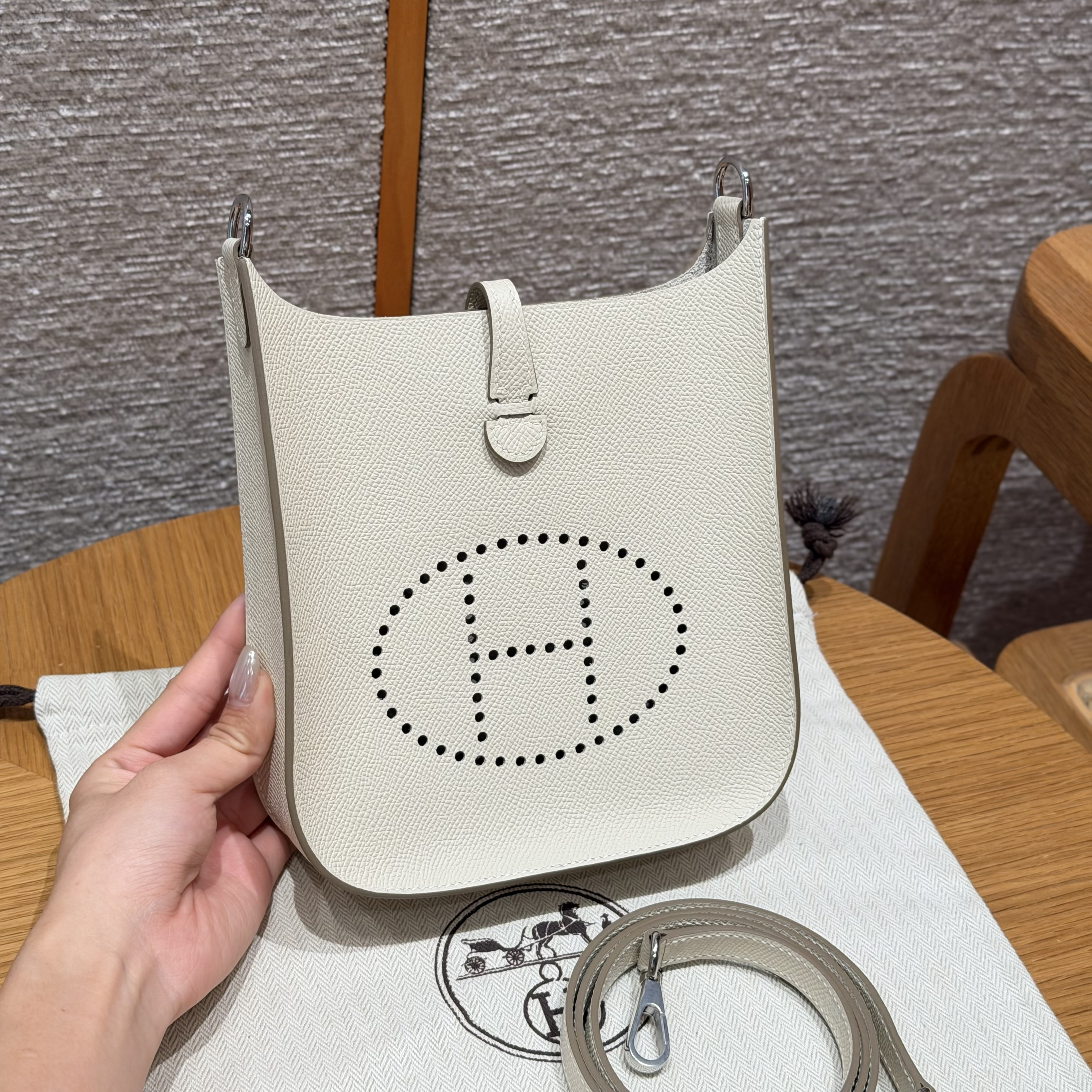 에르메스 Hermes Mini Evelyne 16cm Epsom 10 Craie/silver